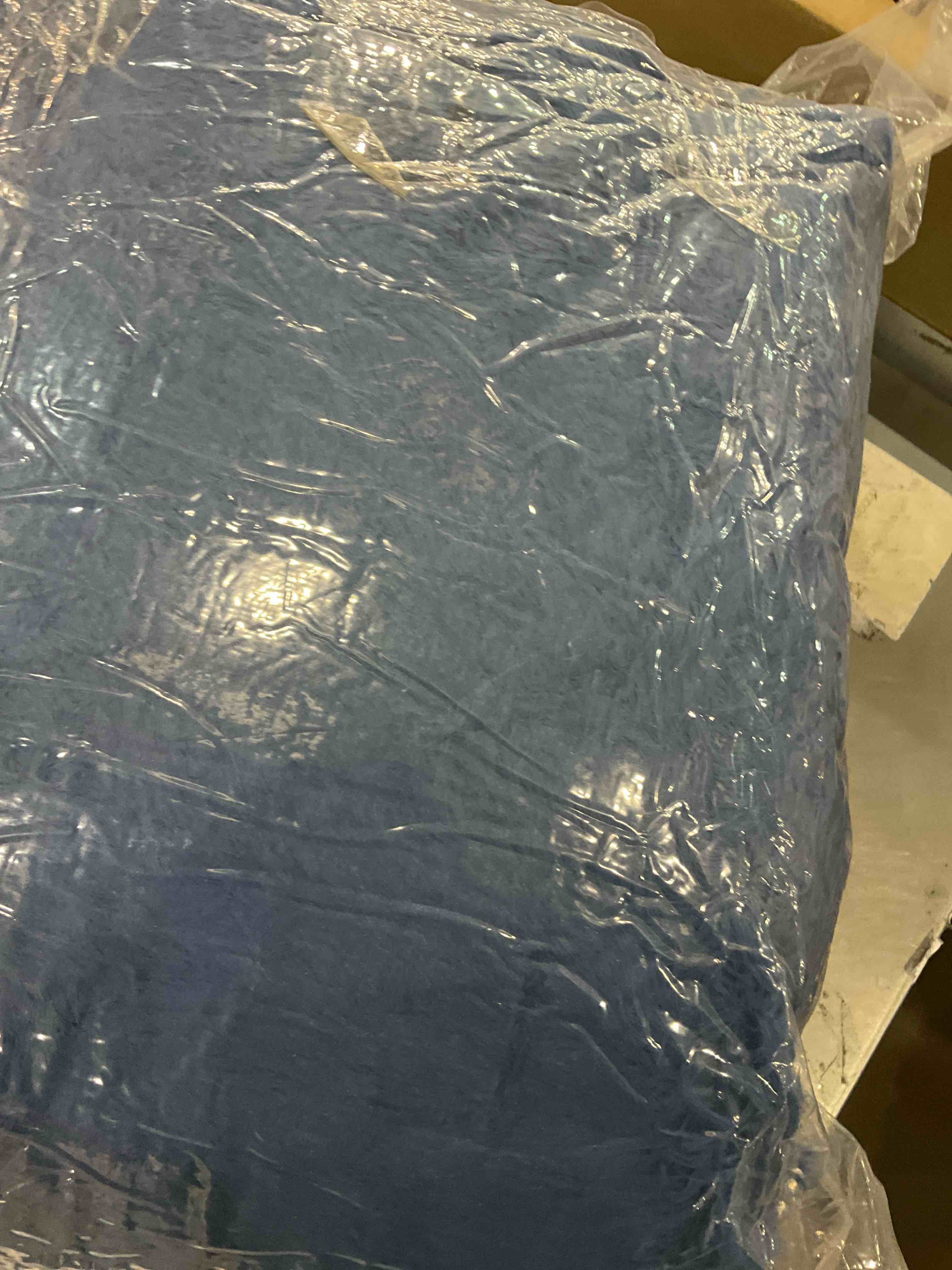 https://s3.amazonaws.com/lotting-images-prod/BargainHunt/EXS01014472_1709039606399.jpeg
