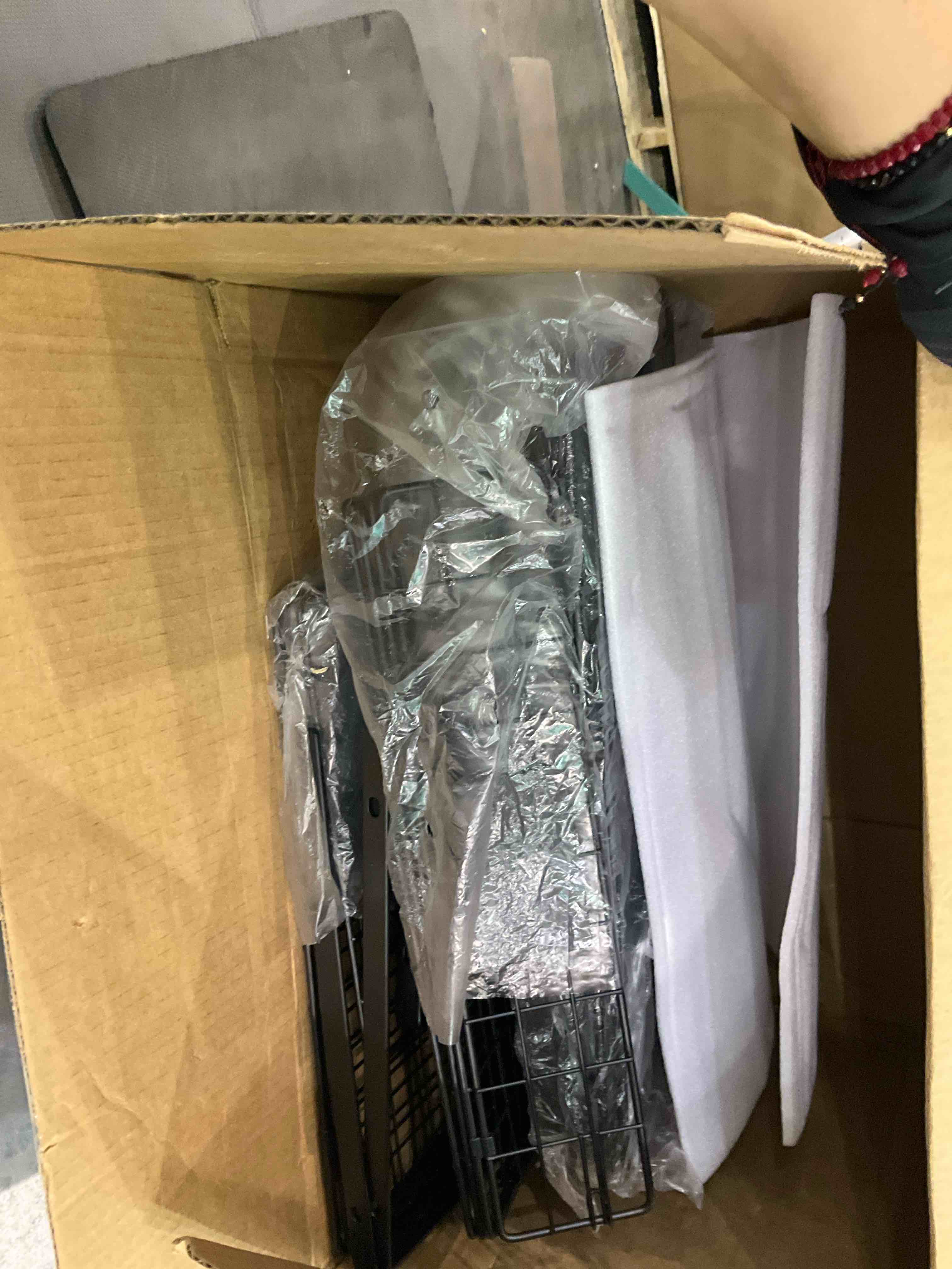 https://s3.amazonaws.com/lotting-images-prod/BargainHunt/EXS01014726_1707509128371.jpeg