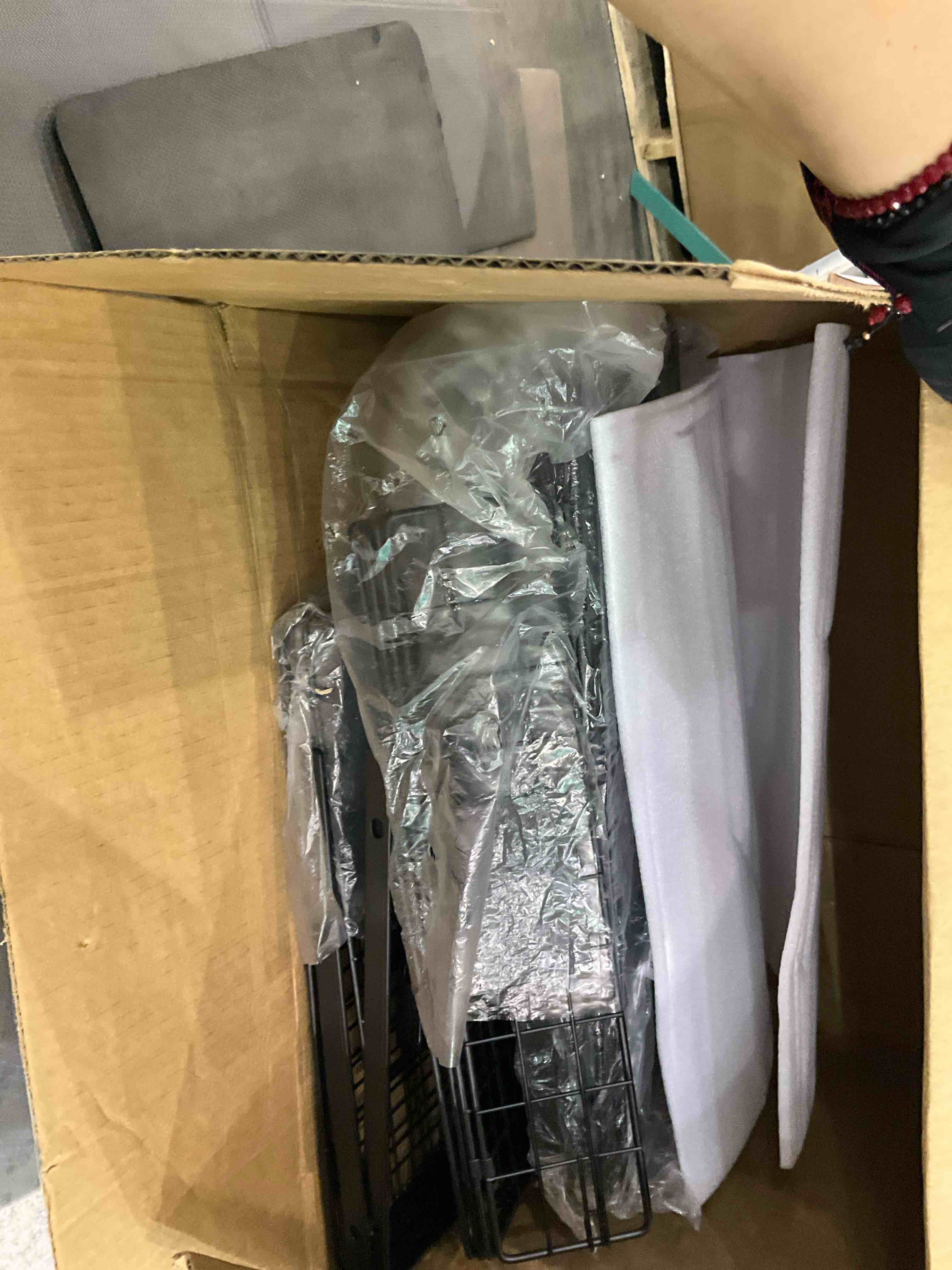 https://s3.amazonaws.com/lotting-images-prod/BargainHunt/EXS01014726_1707509129313.jpeg