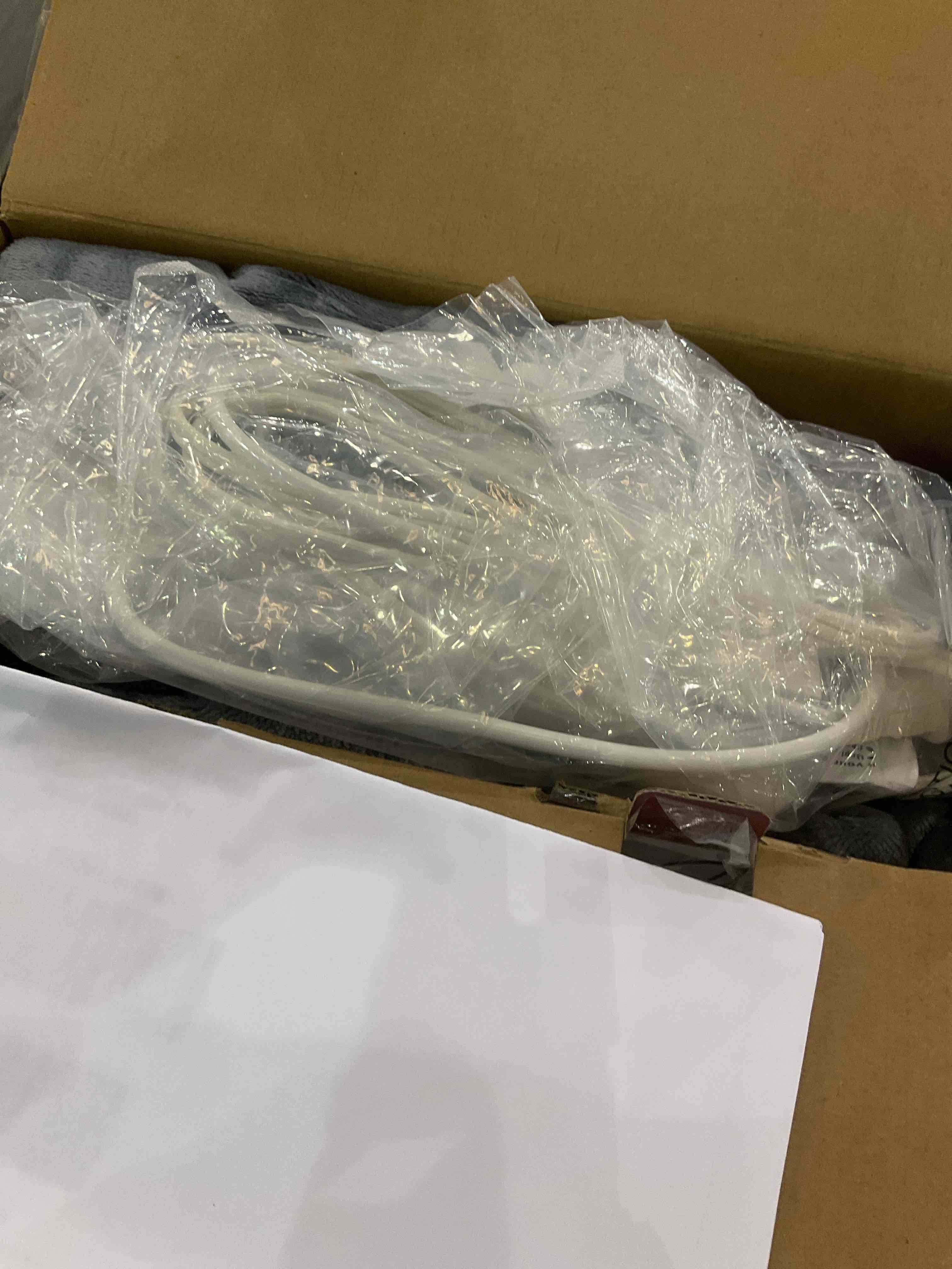 https://s3.amazonaws.com/lotting-images-prod/BargainHunt/EXS01014771_1707921462064.jpeg