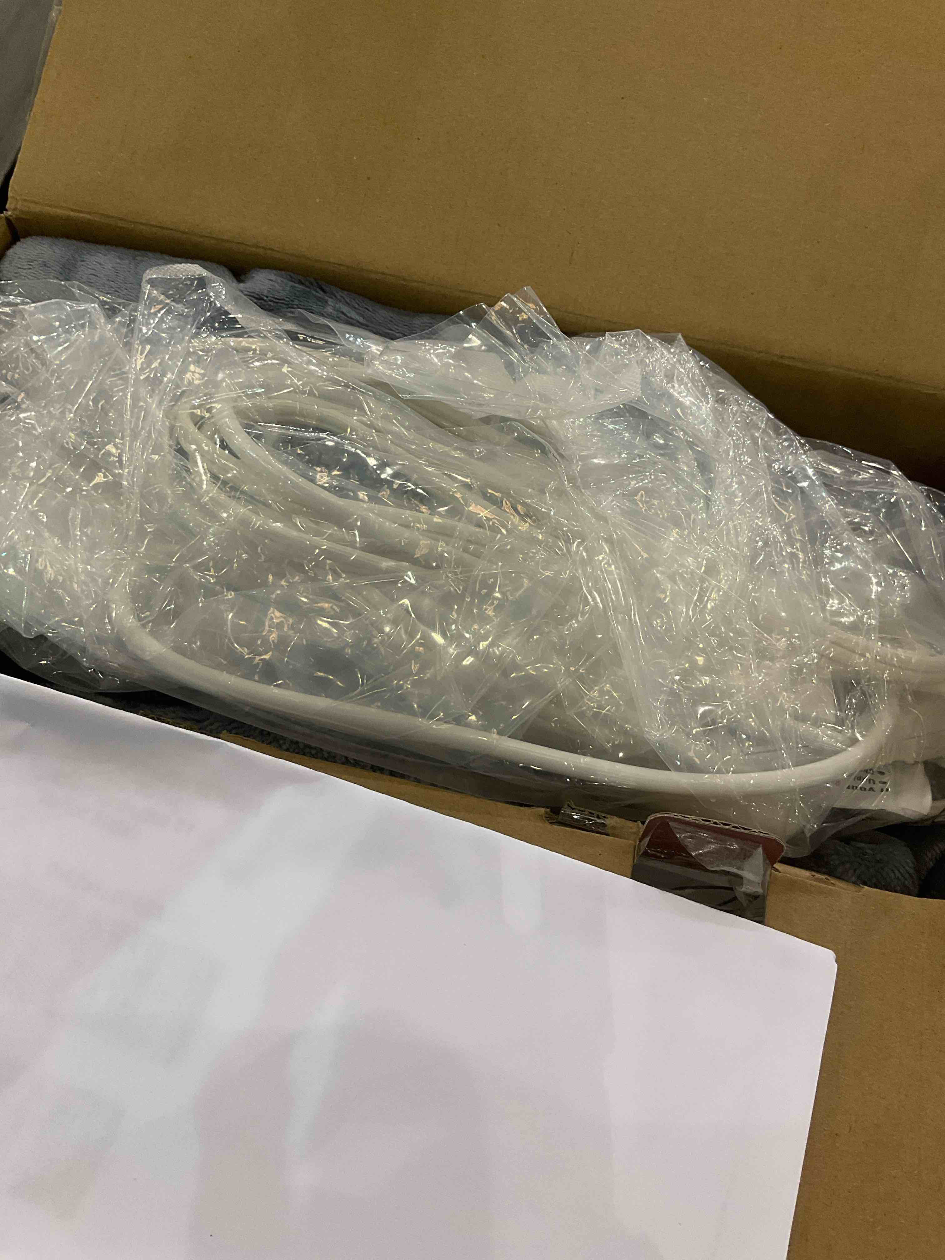 https://s3.amazonaws.com/lotting-images-prod/BargainHunt/EXS01014771_1707921463015.jpeg