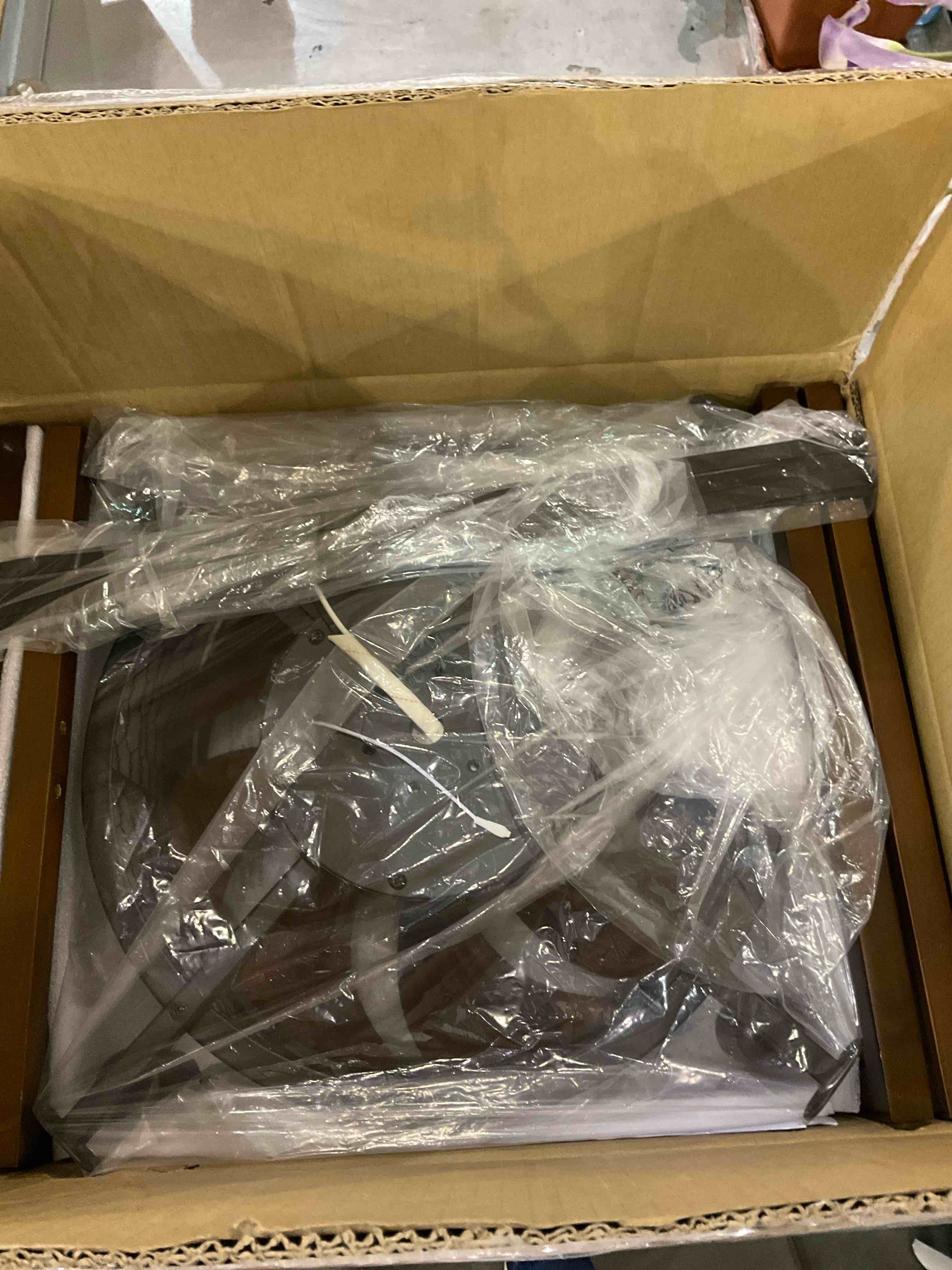 https://s3.amazonaws.com/lotting-images-prod/BargainHunt/EXS01014844_1707829893790.jpeg