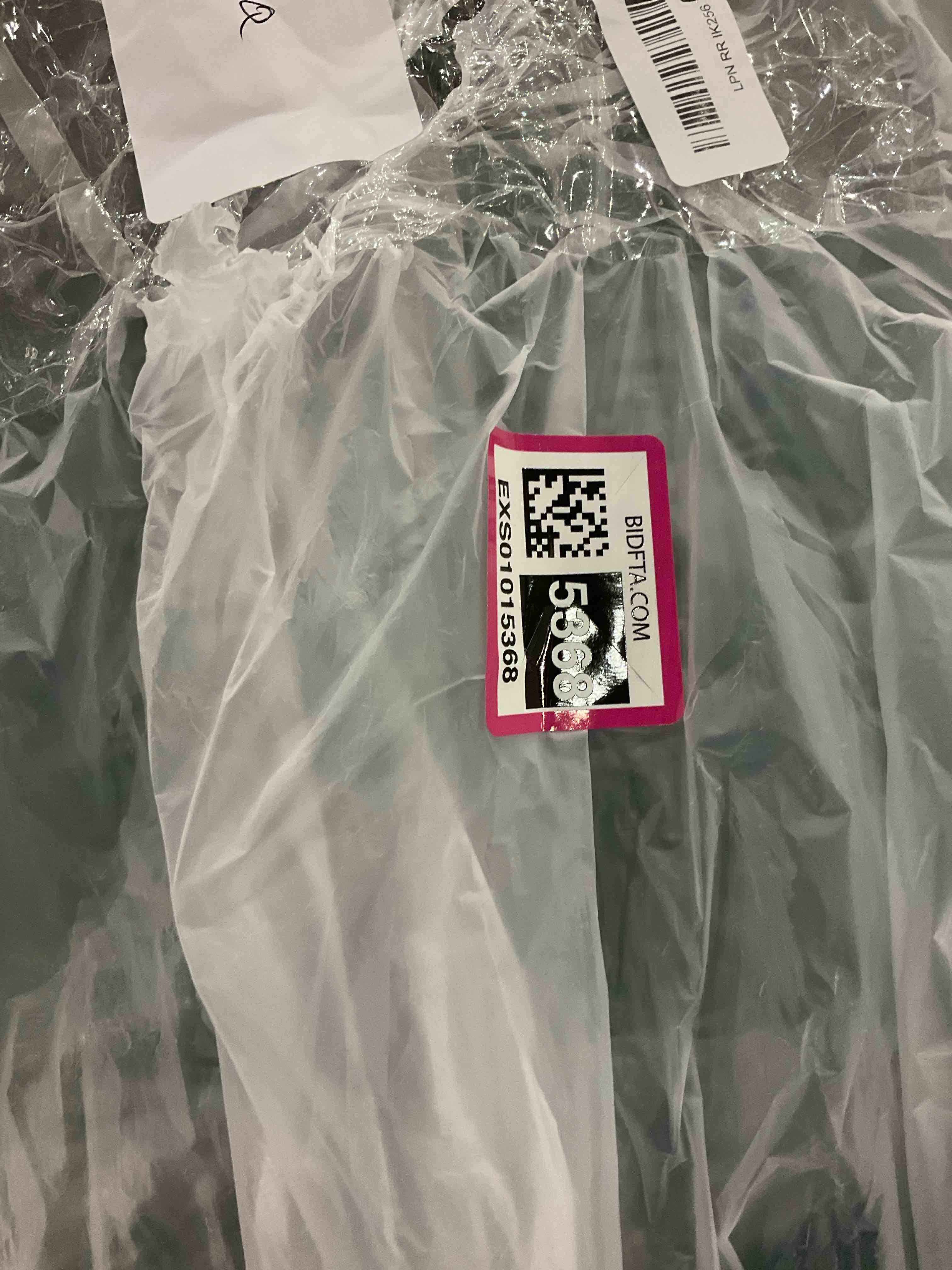 https://s3.amazonaws.com/lotting-images-prod/BargainHunt/EXS01015368_1709754367515.jpeg