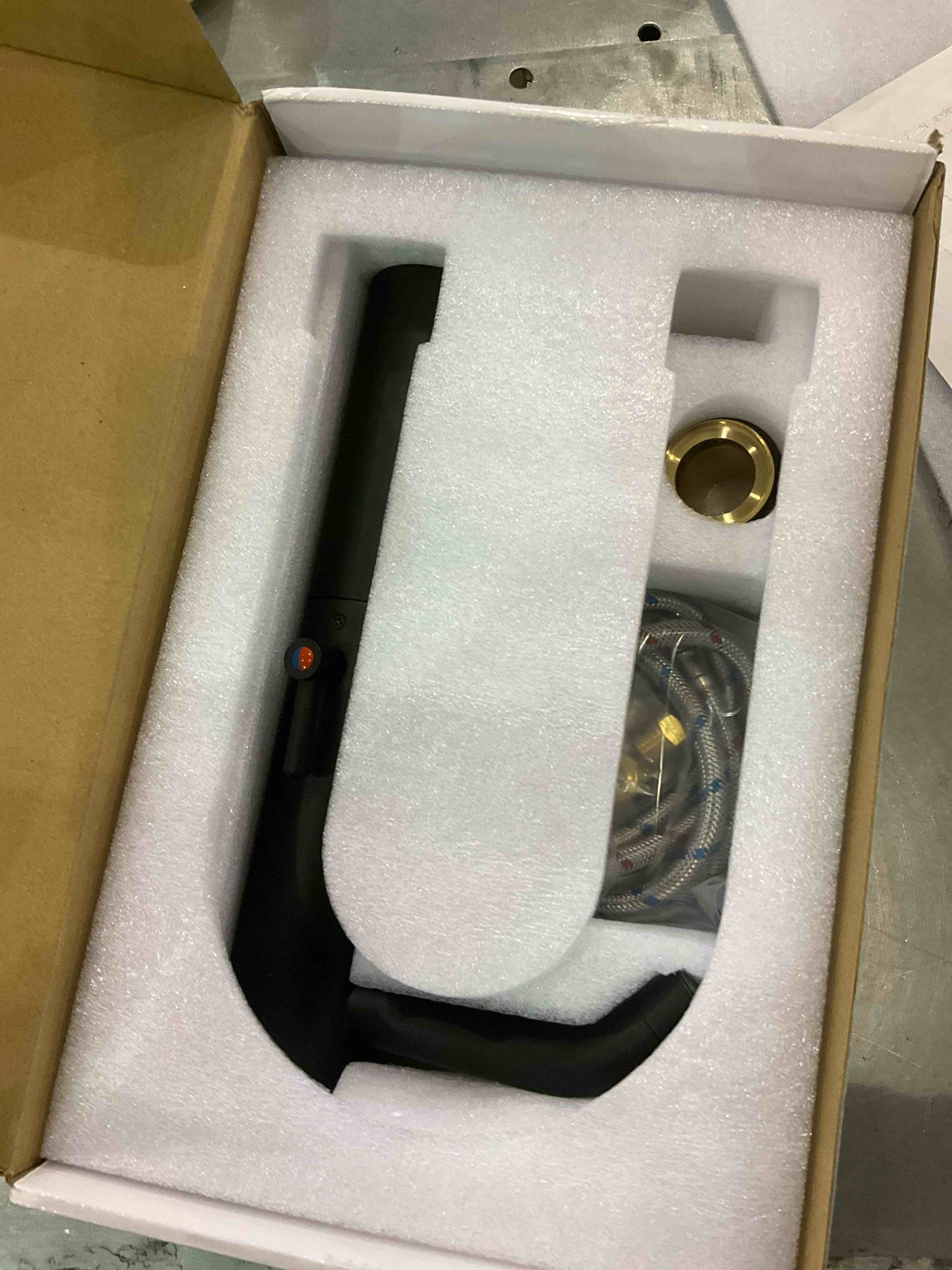 https://s3.amazonaws.com/lotting-images-prod/BargainHunt/EXS01015424_1709296194021.jpeg