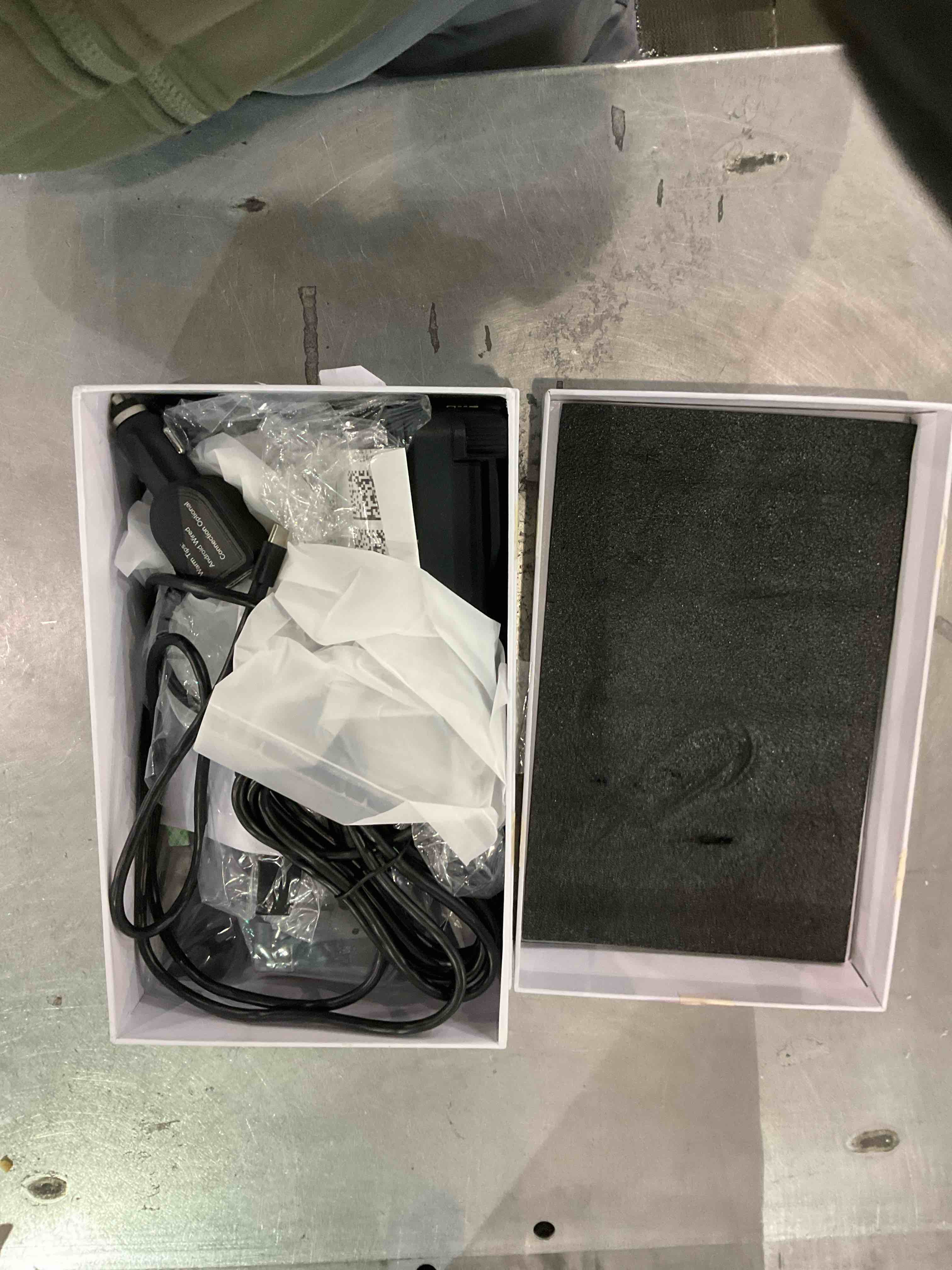 https://s3.amazonaws.com/lotting-images-prod/BargainHunt/EXS01015497_1710766404834.jpeg
