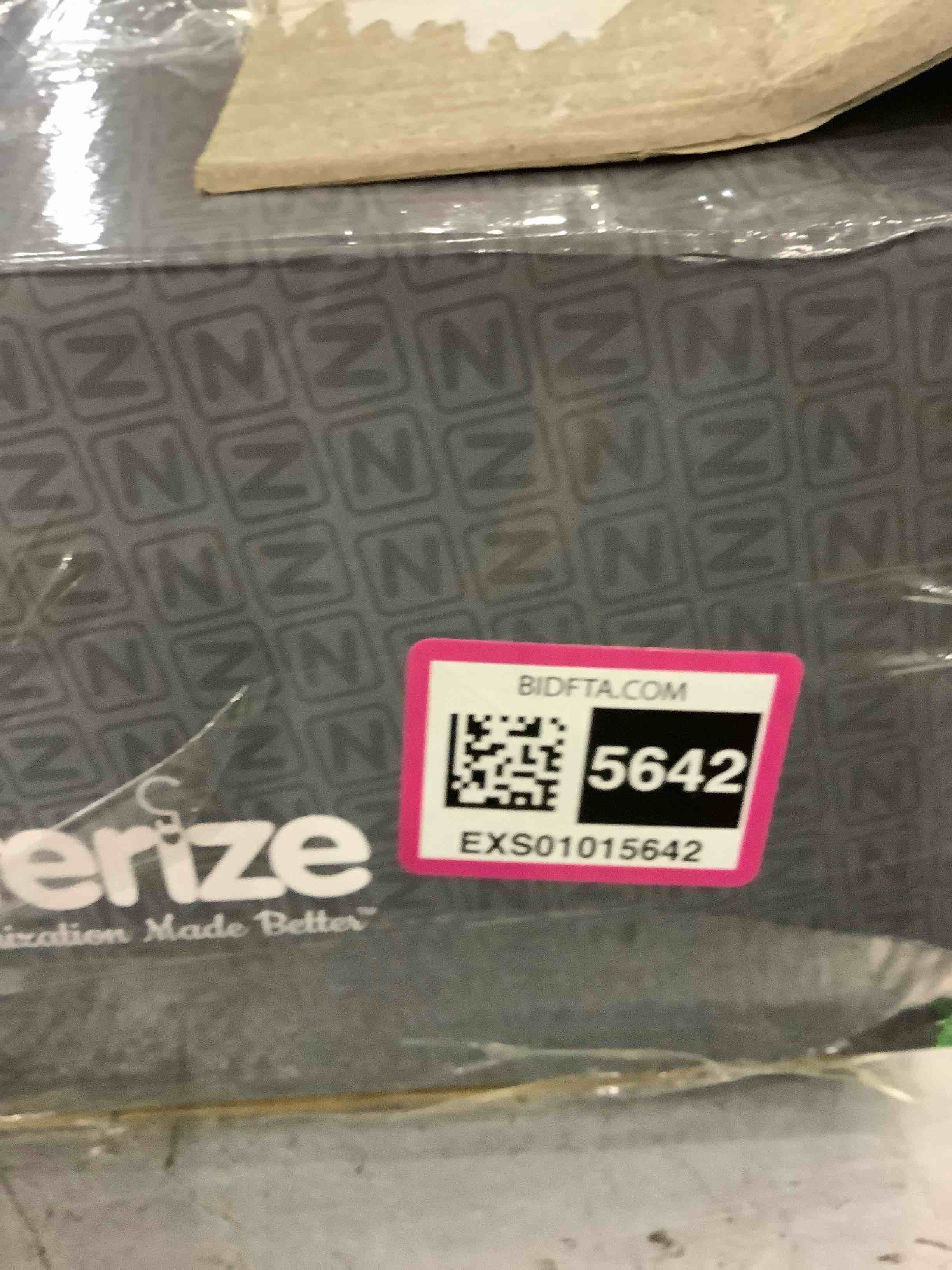 https://s3.amazonaws.com/lotting-images-prod/BargainHunt/EXS01015642_1709036887819.jpeg