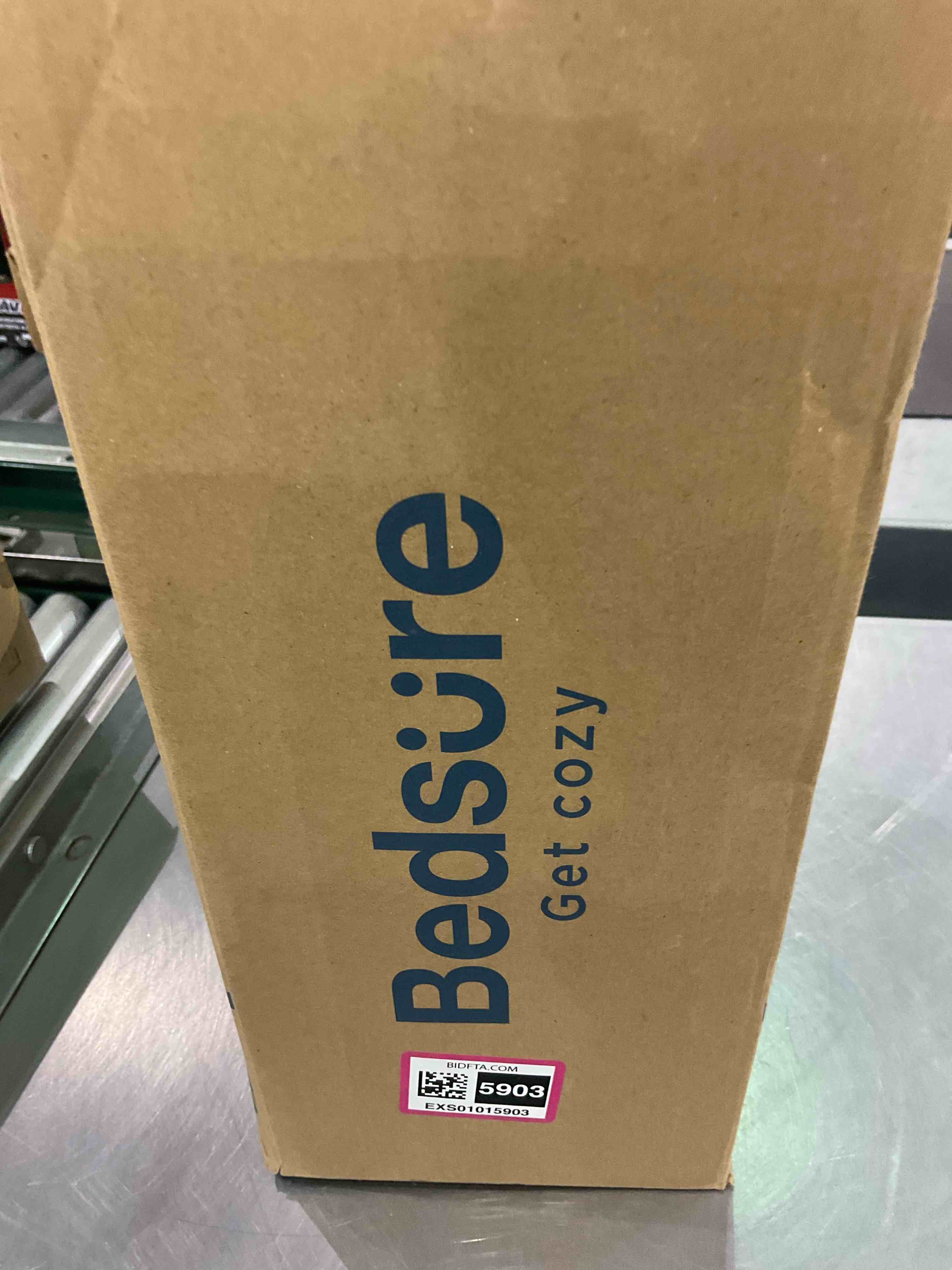 https://s3.amazonaws.com/lotting-images-prod/BargainHunt/EXS01015903_1709728016892.jpeg