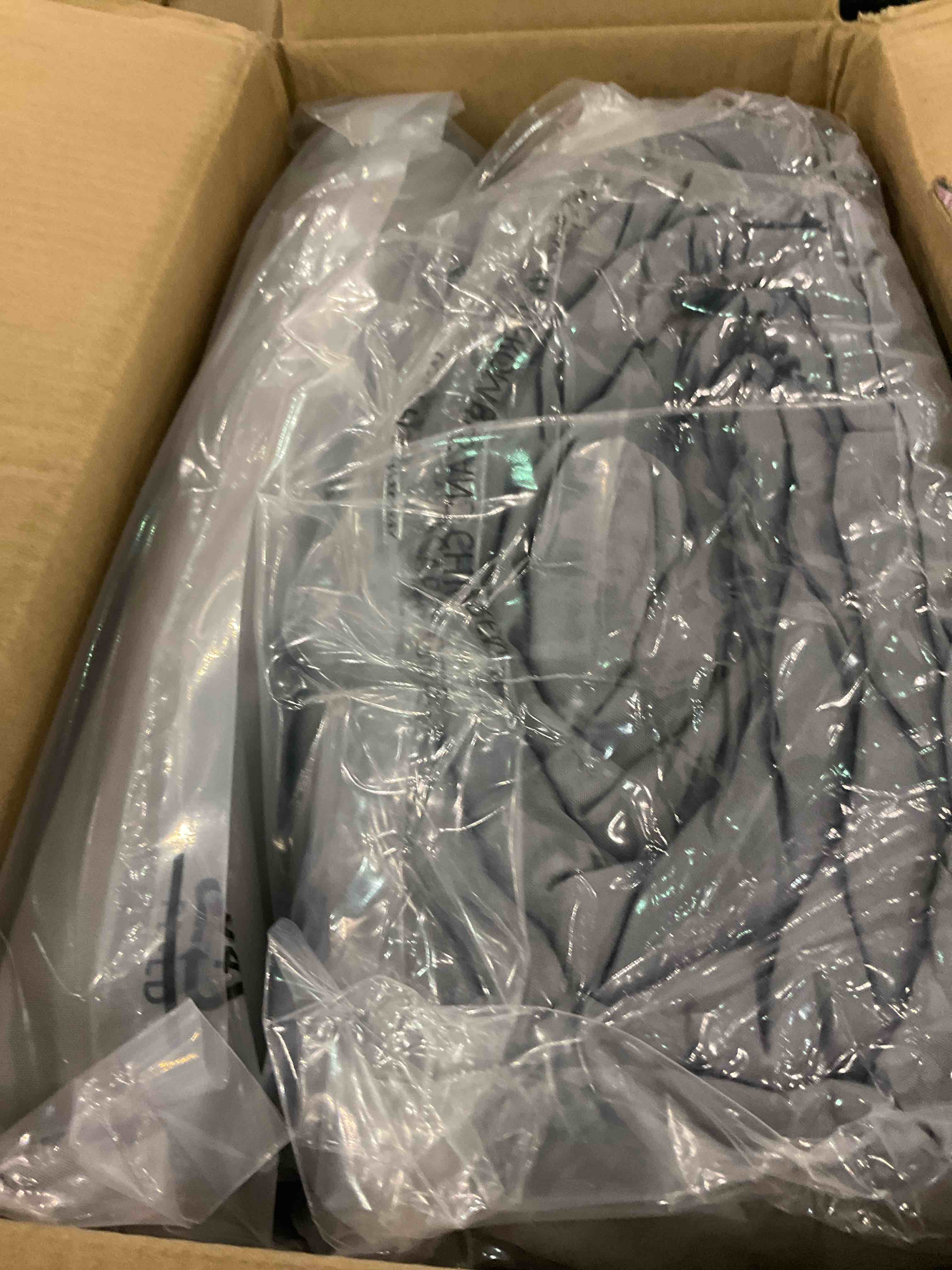 https://s3.amazonaws.com/lotting-images-prod/BargainHunt/EXS01015903_1709728044424.jpeg