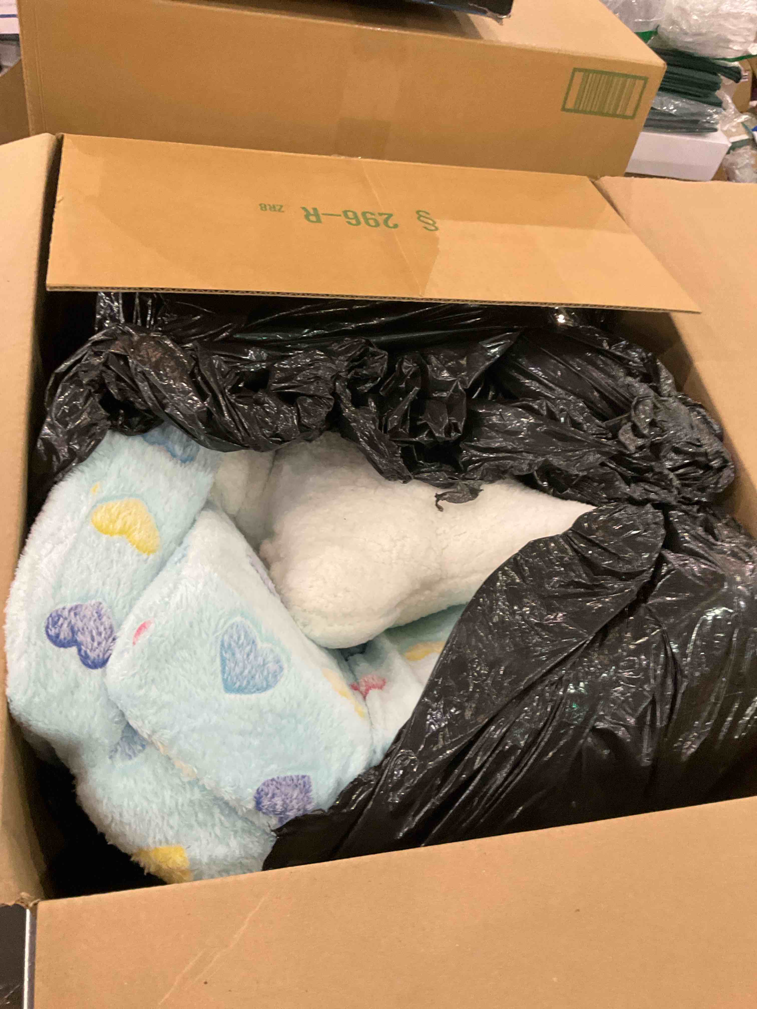 https://s3.amazonaws.com/lotting-images-prod/BargainHunt/EXS01015970_1710512077390.jpeg