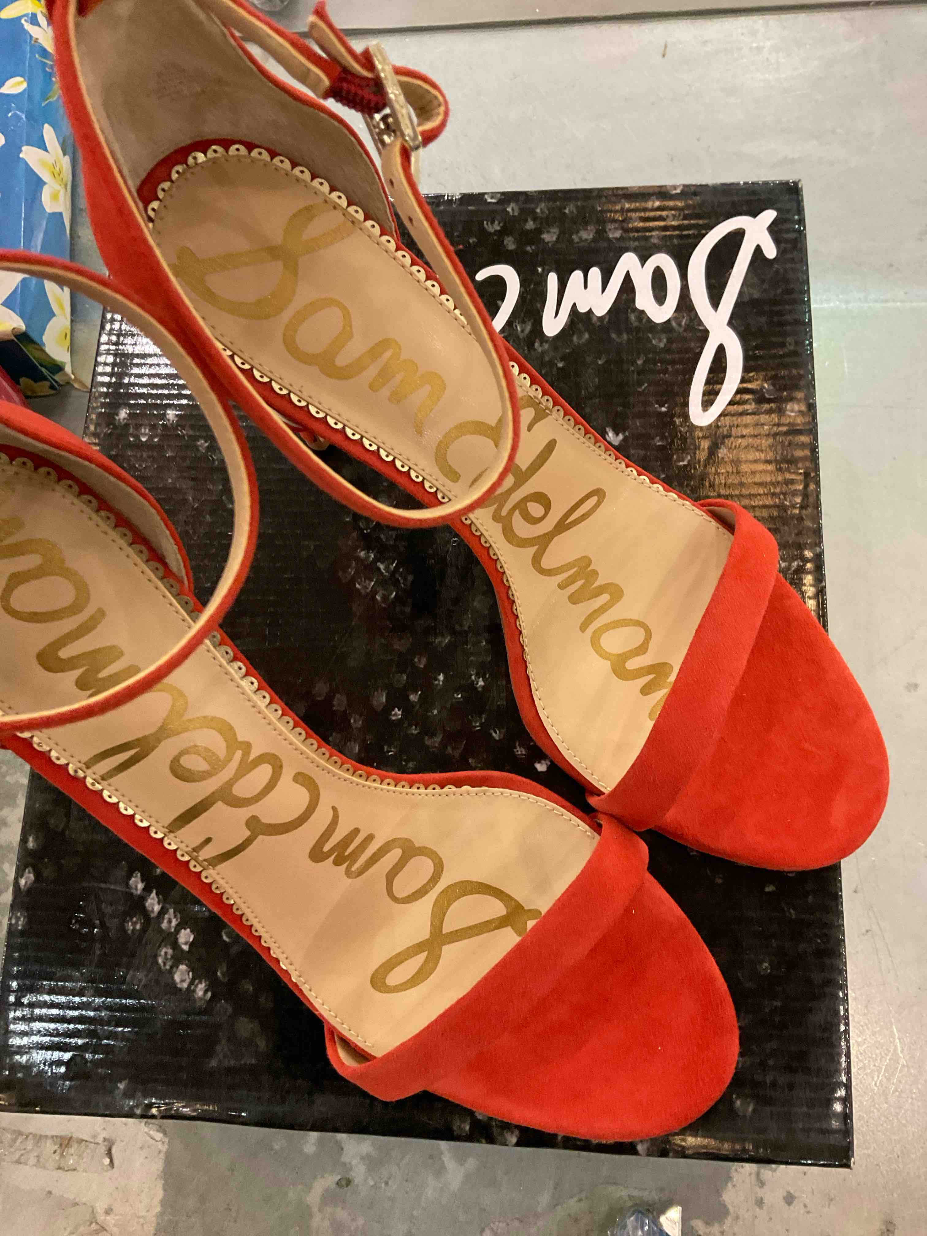 https://s3.amazonaws.com/lotting-images-prod/BargainHunt/EXS01016058_1707934022534.jpeg