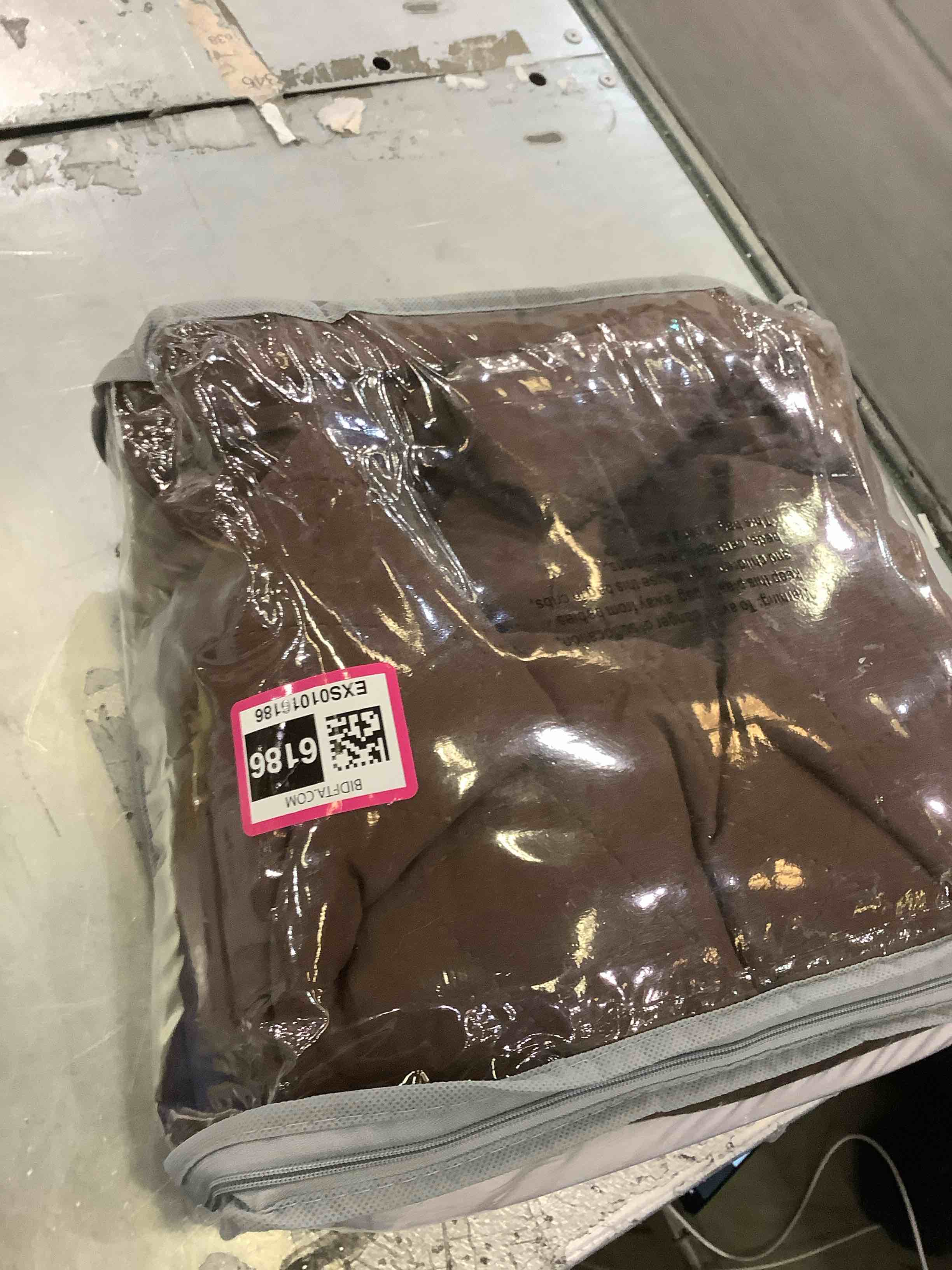https://s3.amazonaws.com/lotting-images-prod/BargainHunt/EXS01016186_1708460133791.jpeg