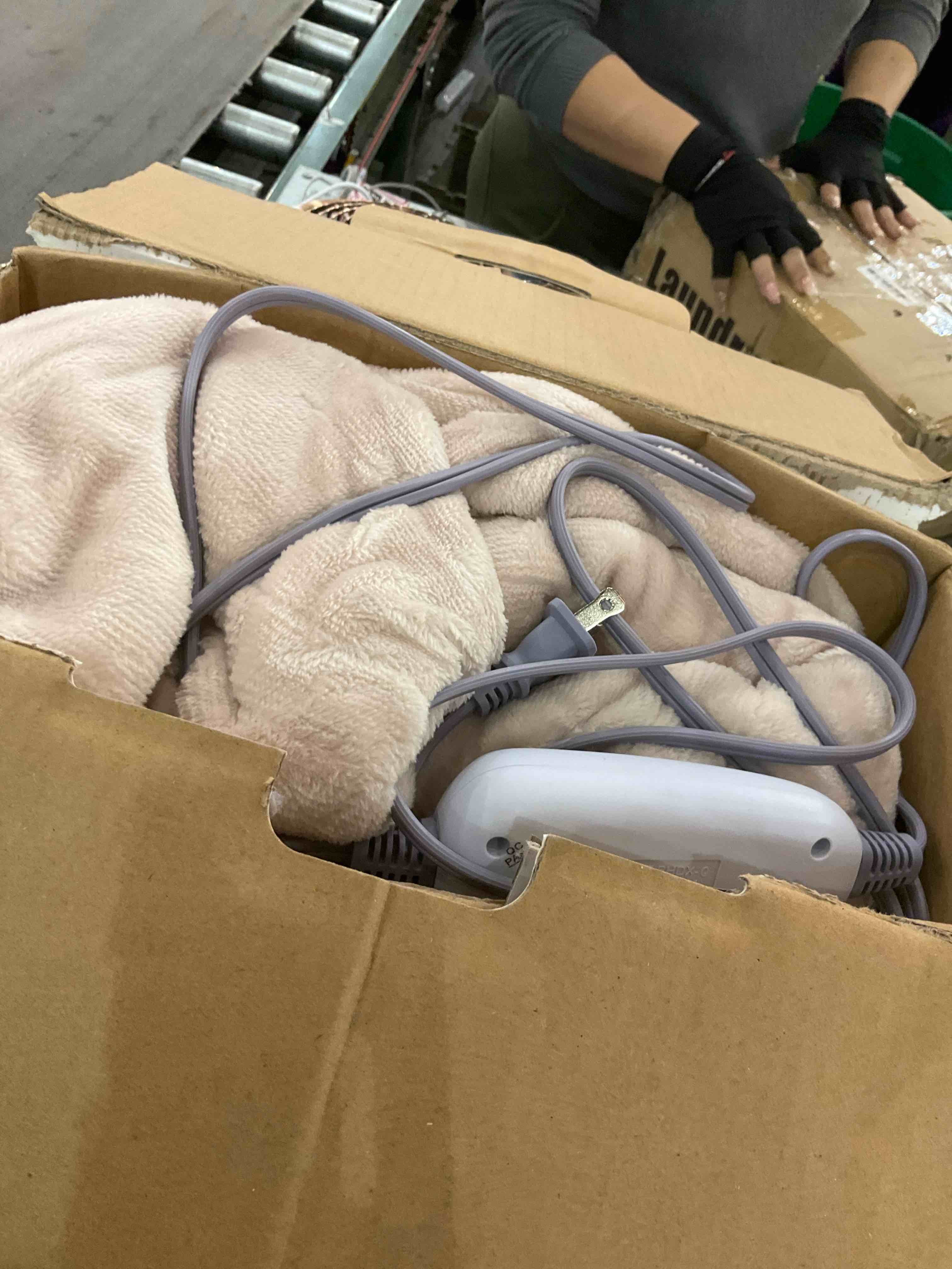 https://s3.amazonaws.com/lotting-images-prod/BargainHunt/EXS01016700_1707923052258.jpeg