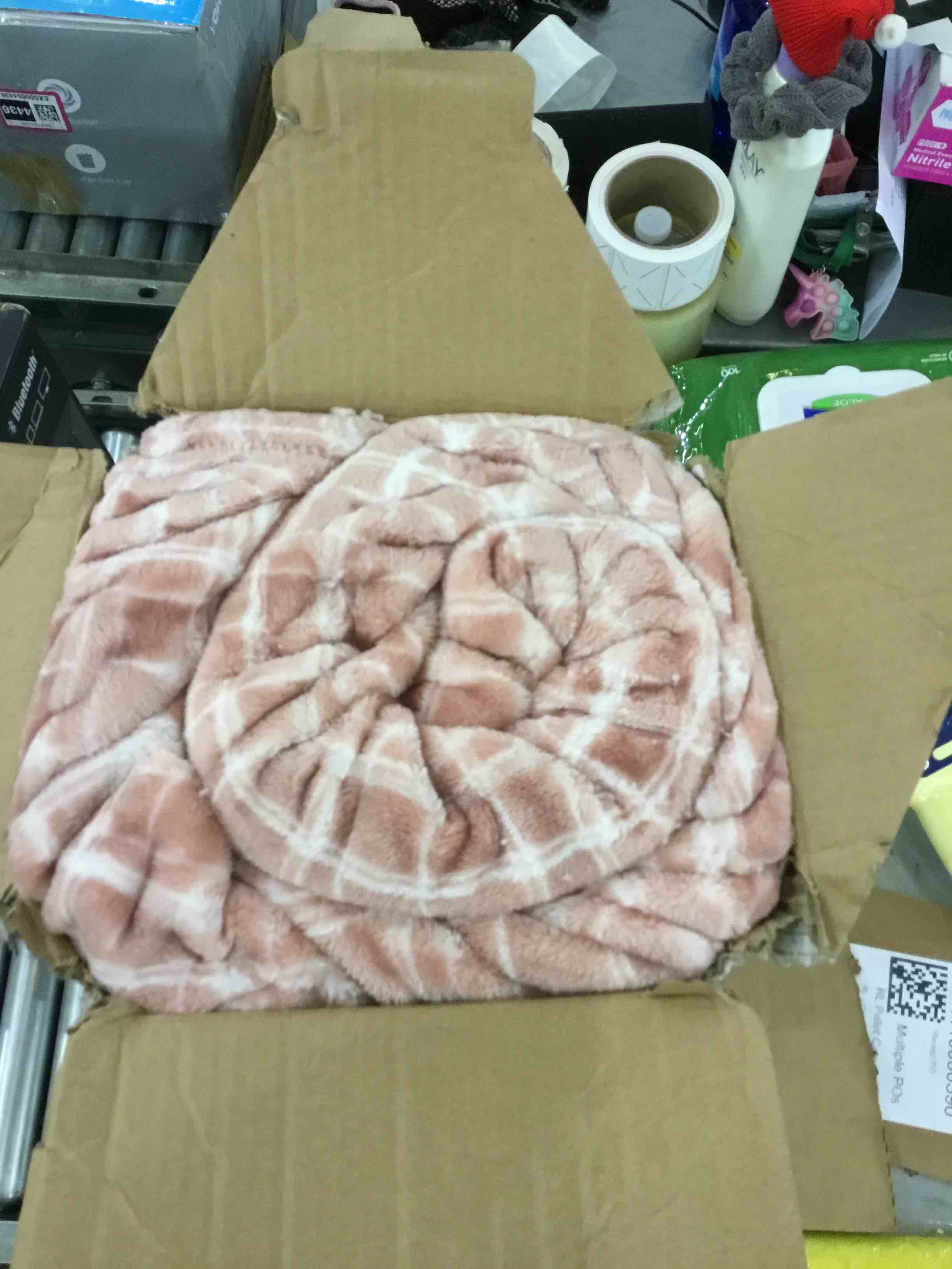 https://s3.amazonaws.com/lotting-images-prod/BargainHunt/EXS01016831_1707927709777.jpeg