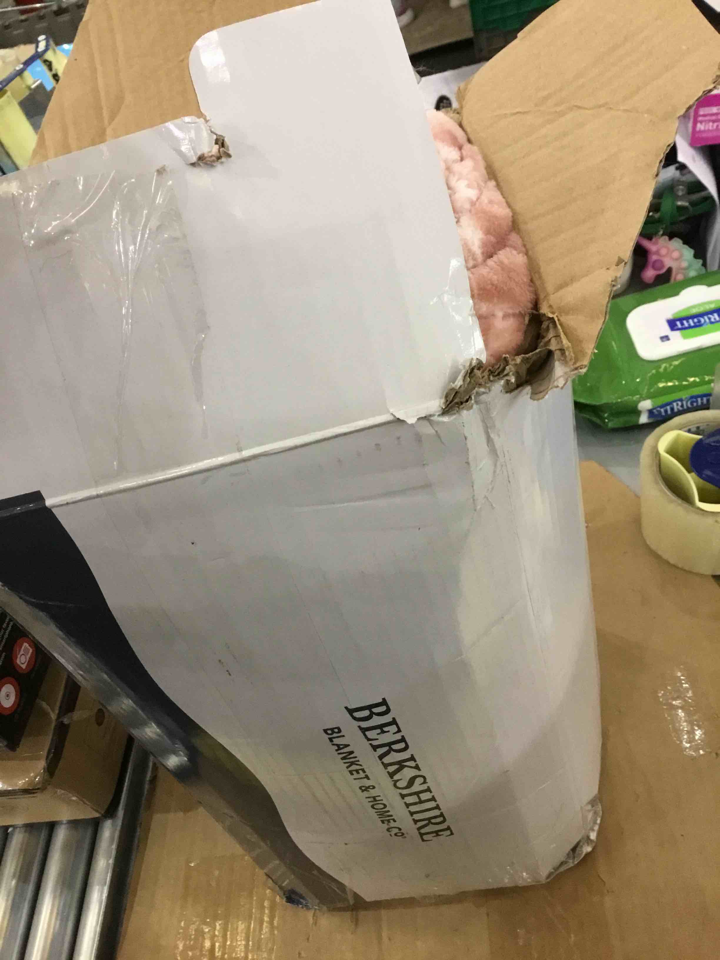 https://s3.amazonaws.com/lotting-images-prod/BargainHunt/EXS01016831_1707927721879.jpeg