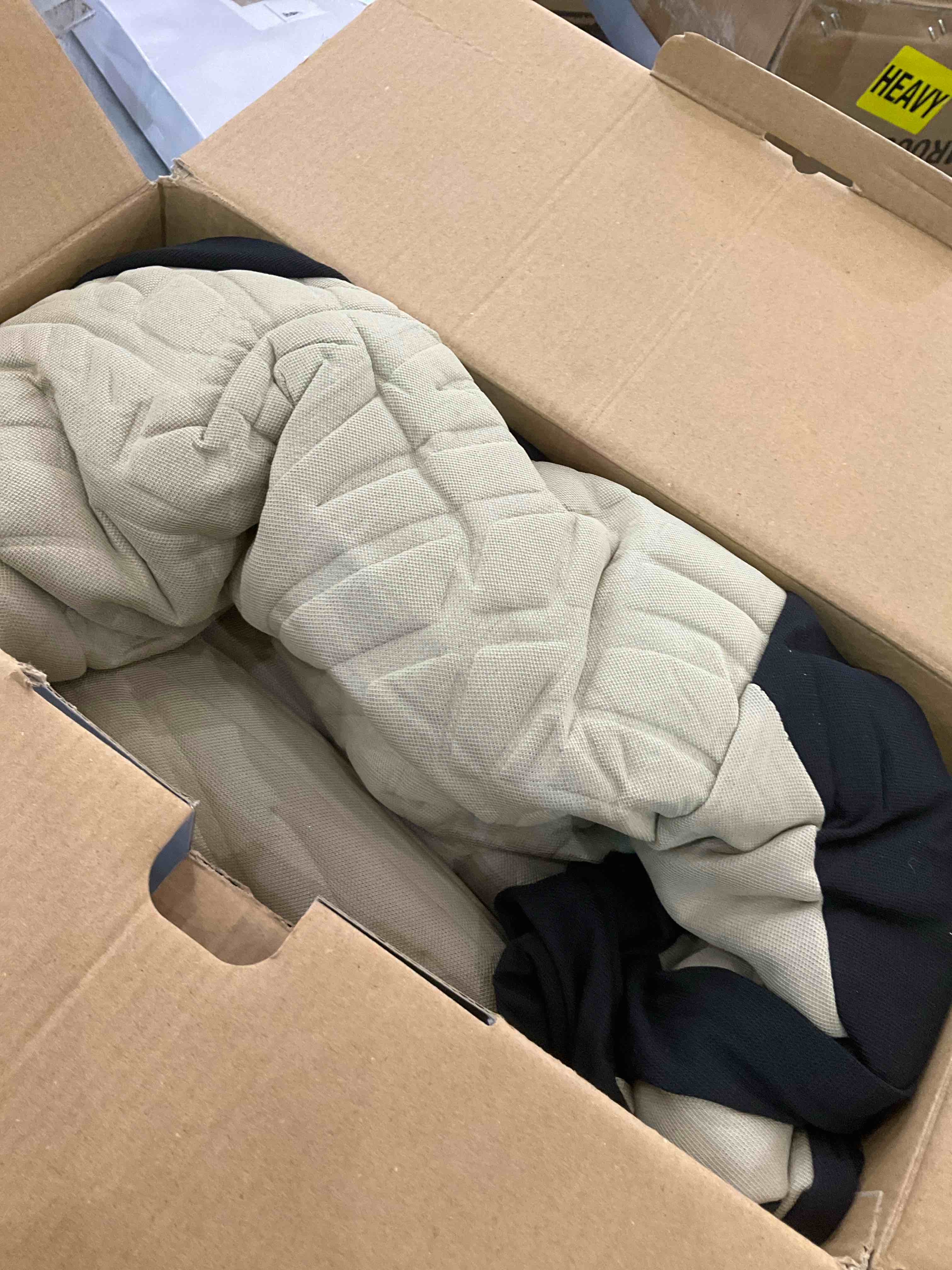 https://s3.amazonaws.com/lotting-images-prod/BargainHunt/EXS01017502_1707237257507.jpeg
