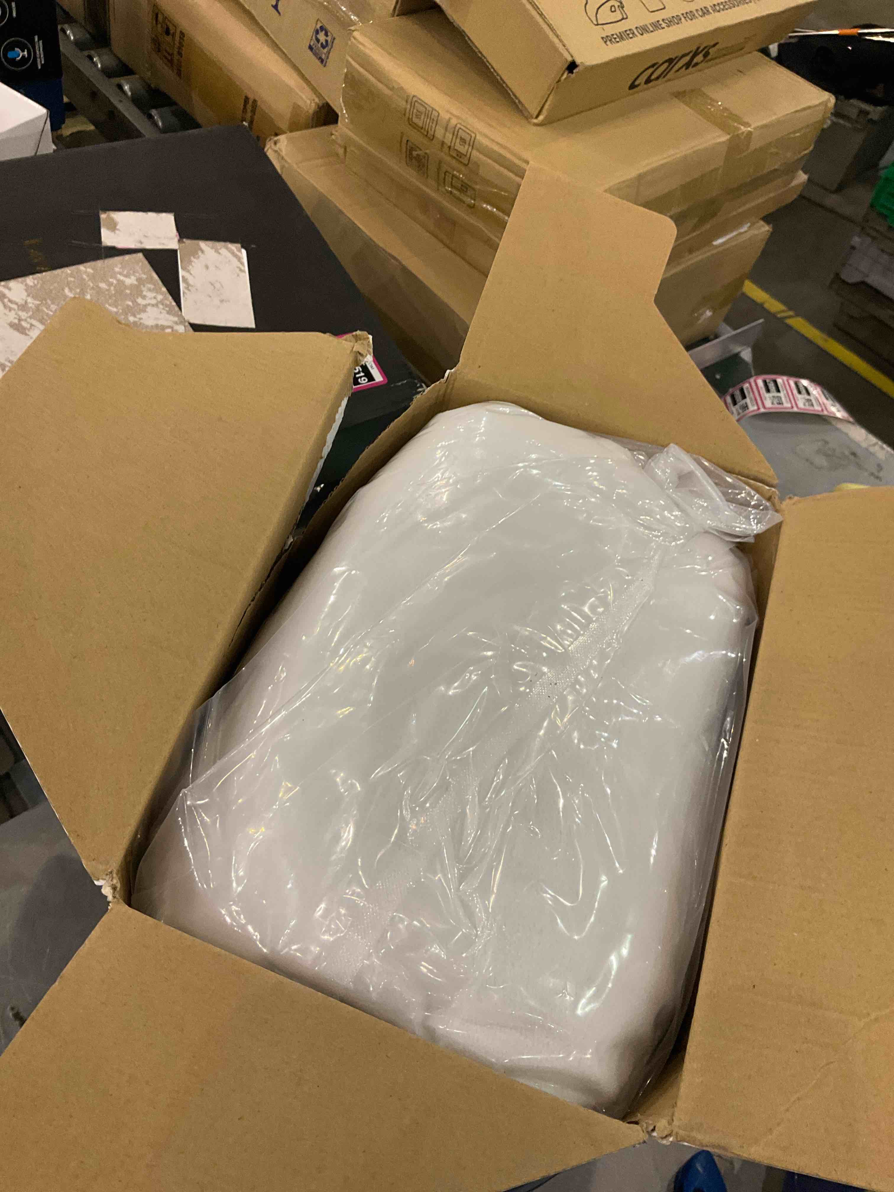 https://s3.amazonaws.com/lotting-images-prod/BargainHunt/EXS01017528_1707311152116.jpeg