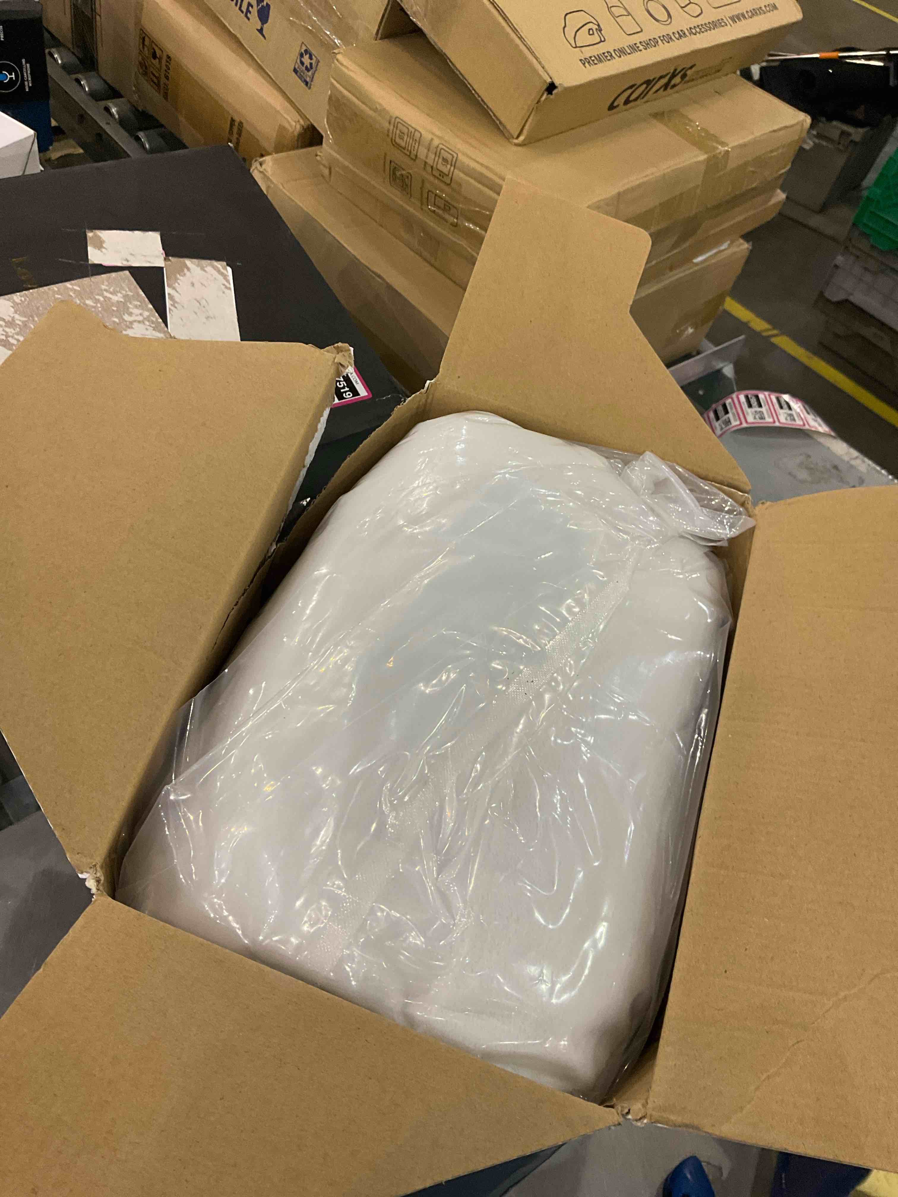 https://s3.amazonaws.com/lotting-images-prod/BargainHunt/EXS01017528_1707311153179.jpeg