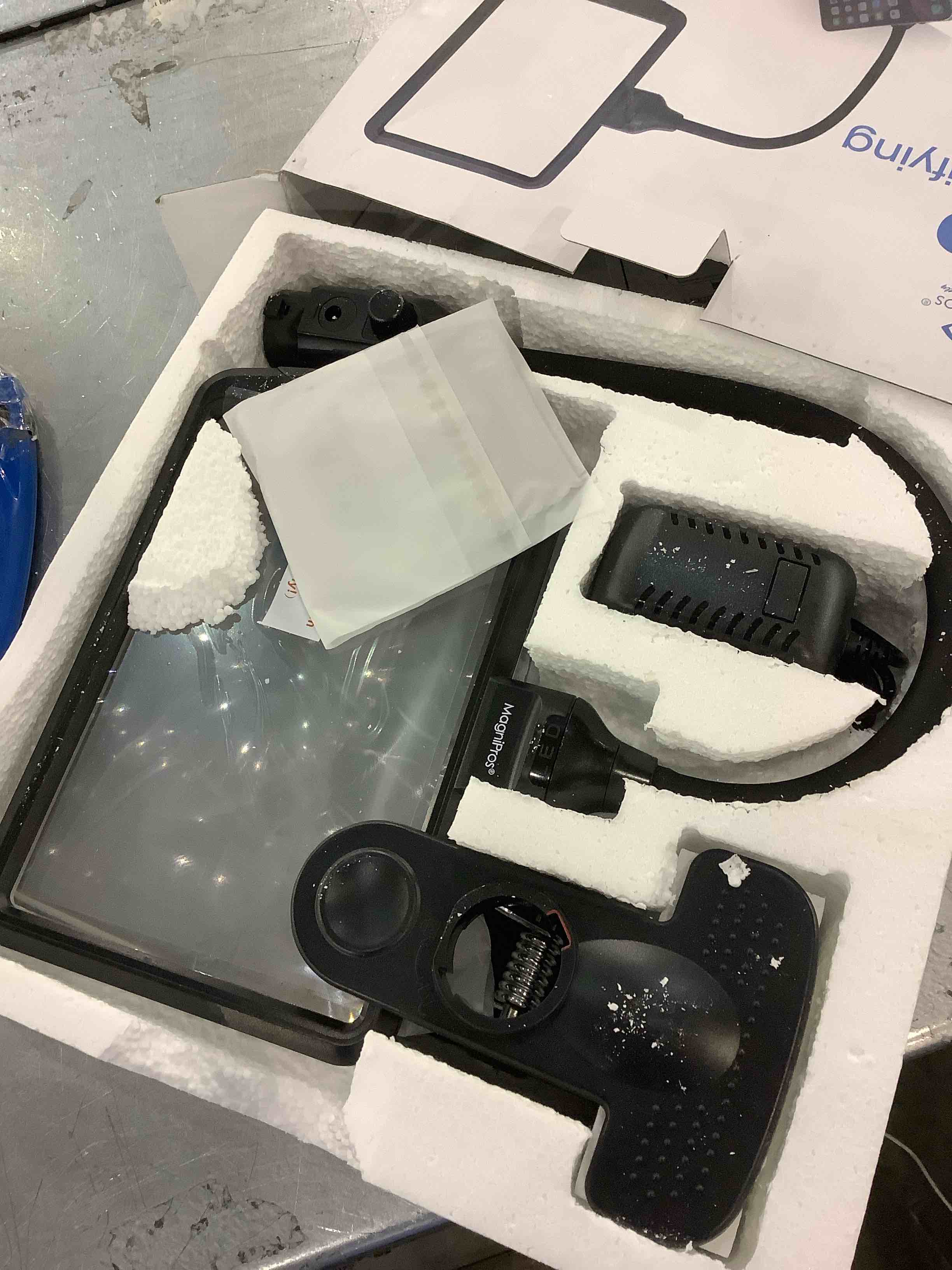 https://s3.amazonaws.com/lotting-images-prod/BargainHunt/EXS01018607_1707222446171.jpeg