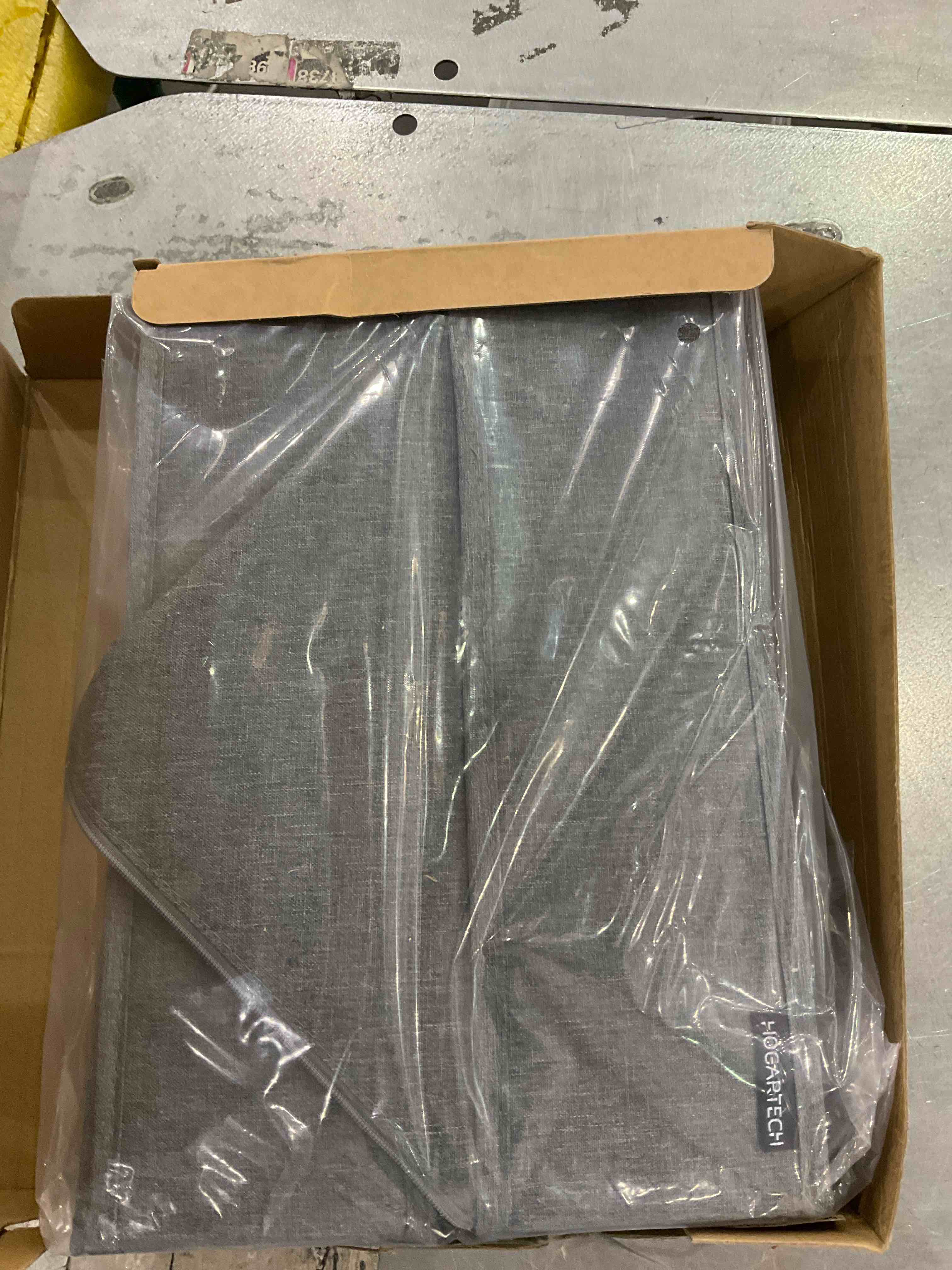 https://s3.amazonaws.com/lotting-images-prod/BargainHunt/EXS01018959_1707490345645.jpeg
