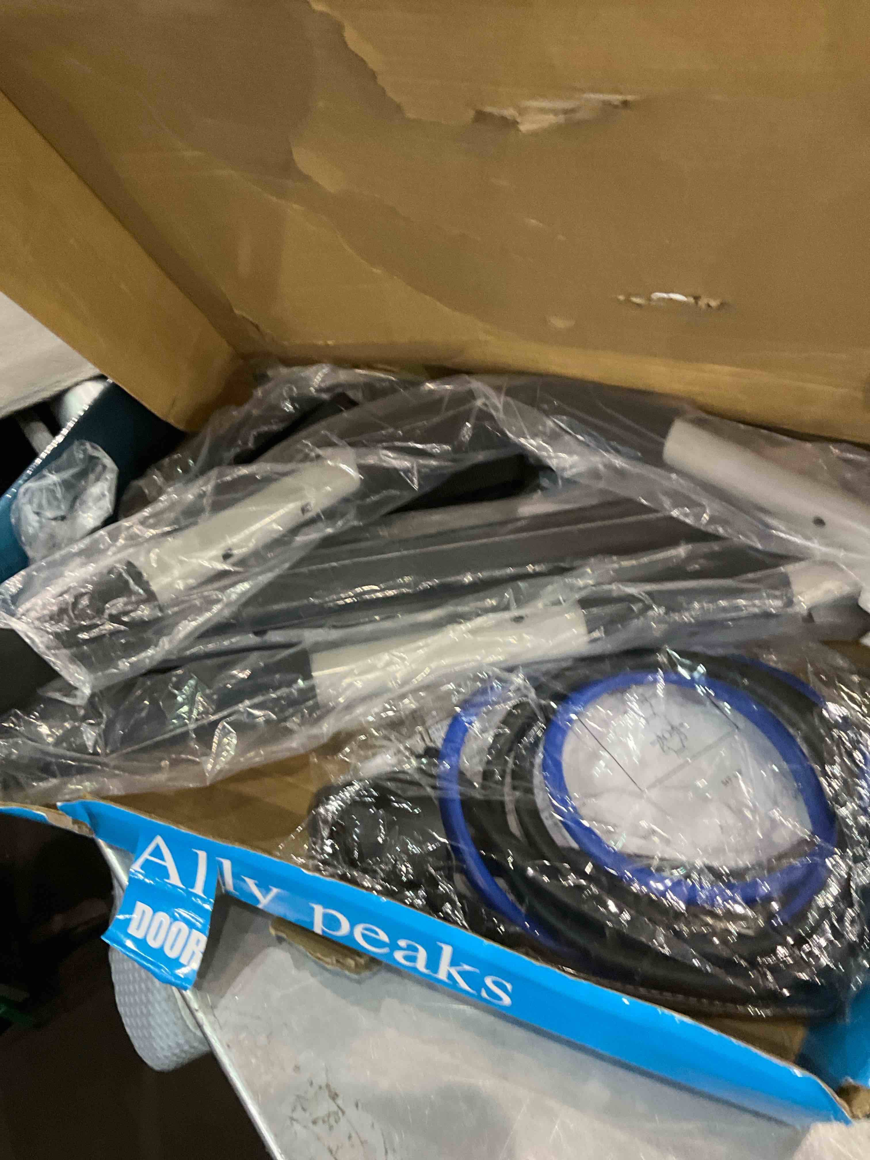 https://s3.amazonaws.com/lotting-images-prod/BargainHunt/EXS01018998_1707742880561.jpeg