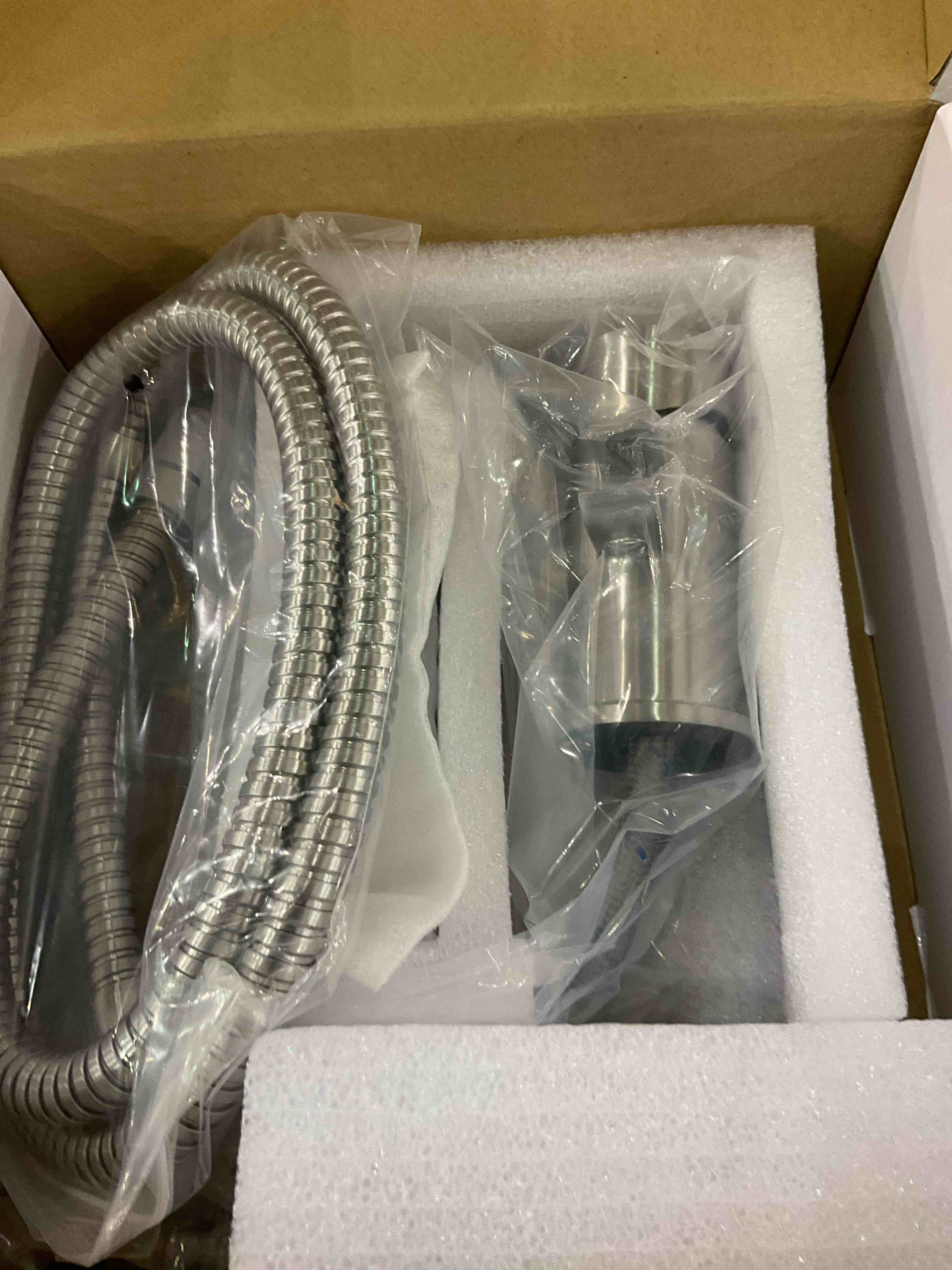 https://s3.amazonaws.com/lotting-images-prod/BargainHunt/EXS01019107_1707316369518.jpeg