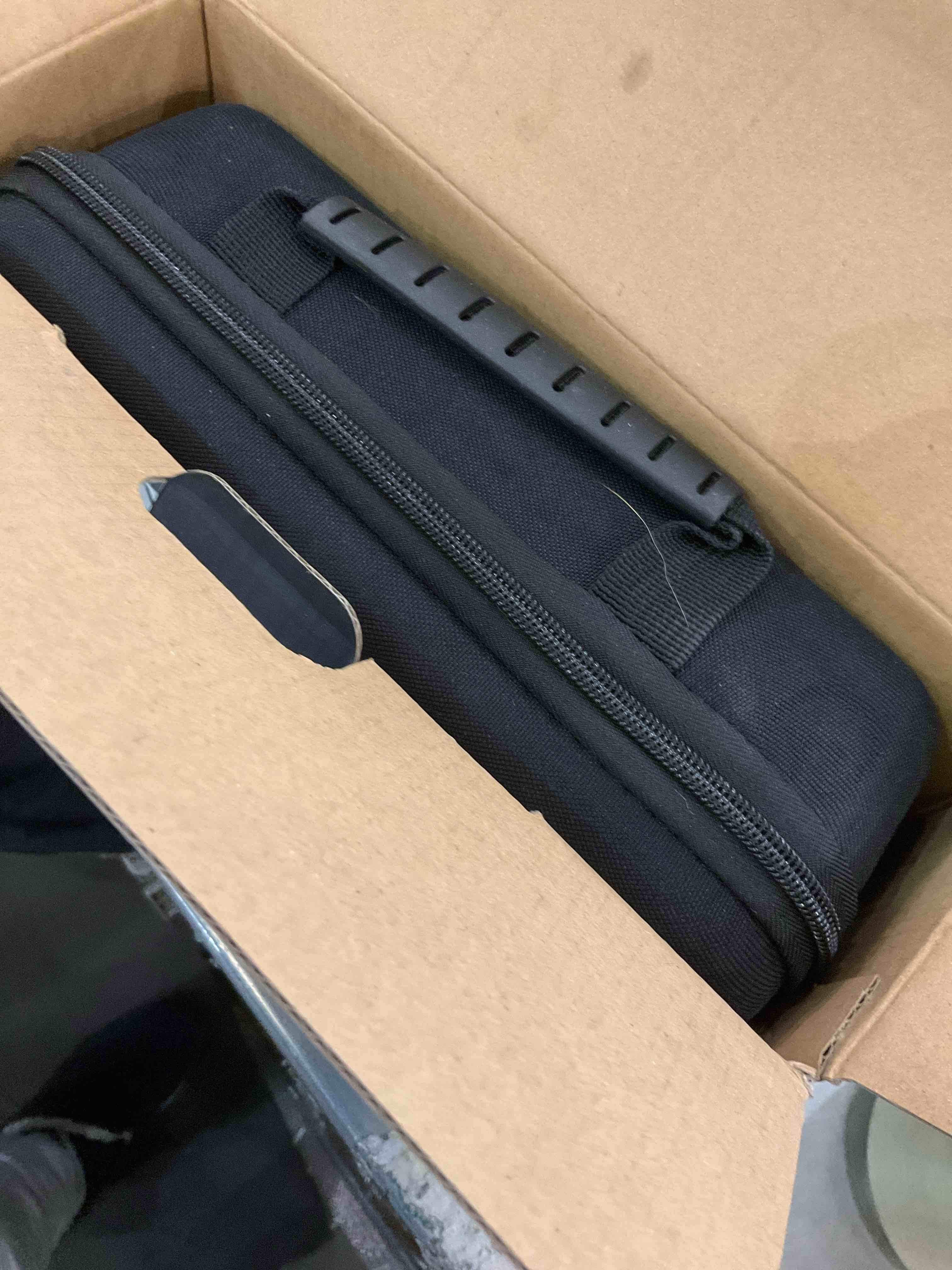 https://s3.amazonaws.com/lotting-images-prod/BargainHunt/EXS01019123_1707249111774.jpeg