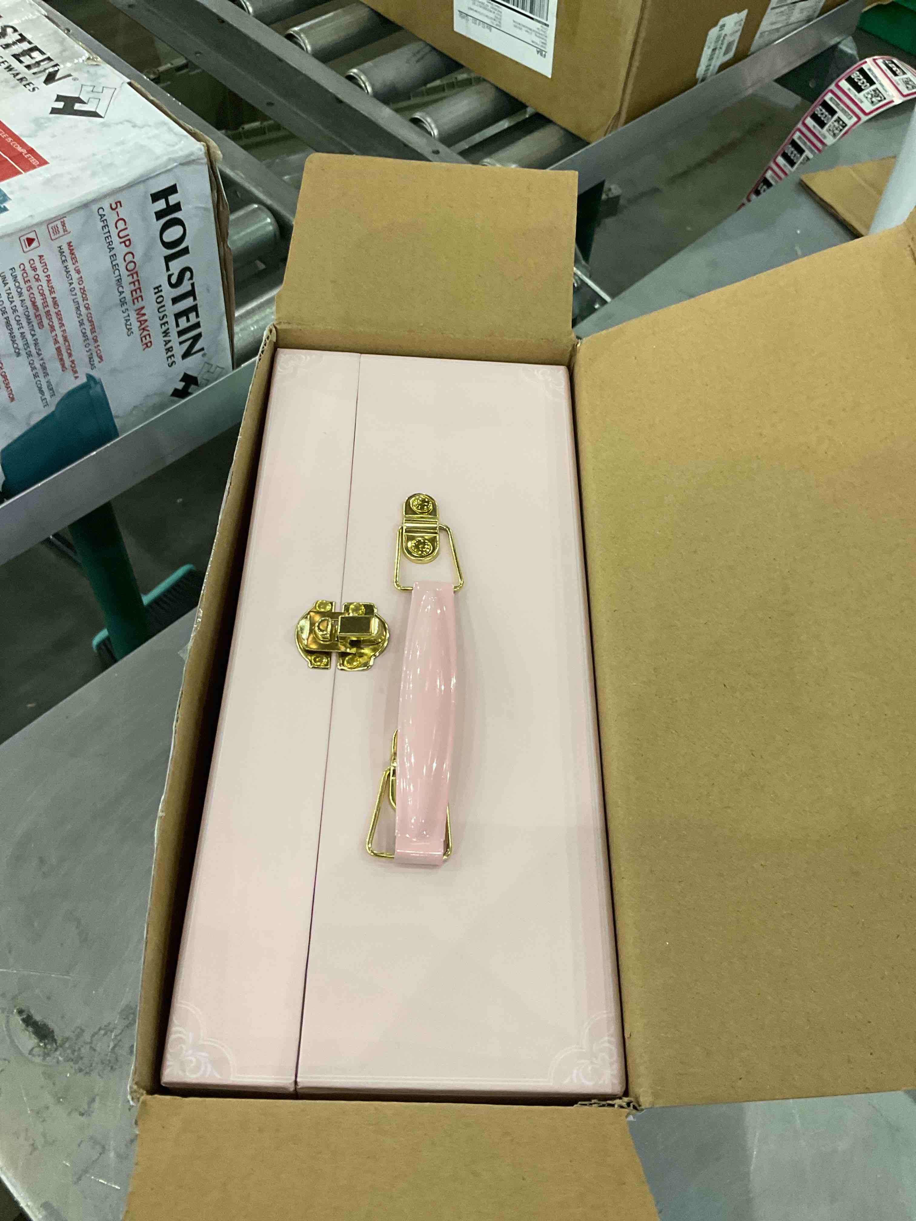 https://s3.amazonaws.com/lotting-images-prod/BargainHunt/EXS01019141_1707409279797.jpeg