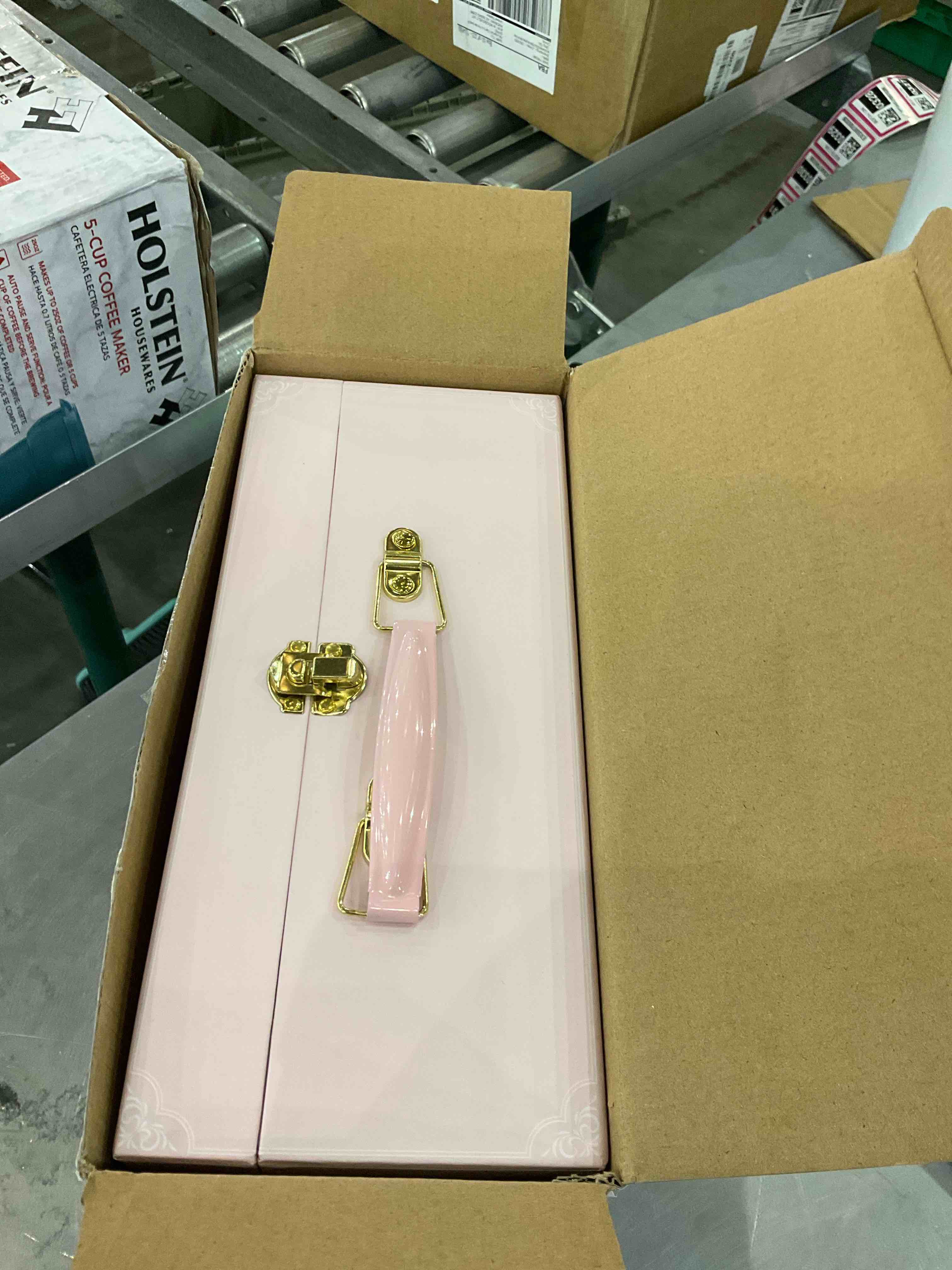https://s3.amazonaws.com/lotting-images-prod/BargainHunt/EXS01019141_1707409281045.jpeg