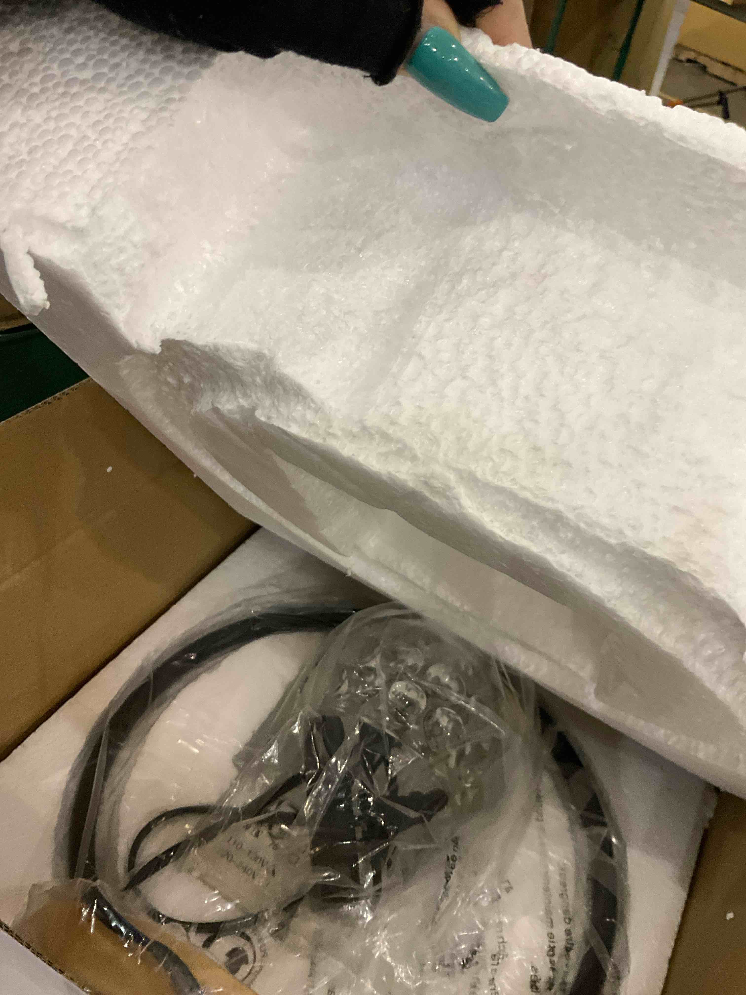 https://s3.amazonaws.com/lotting-images-prod/BargainHunt/EXS01019165_1707315897777.jpeg