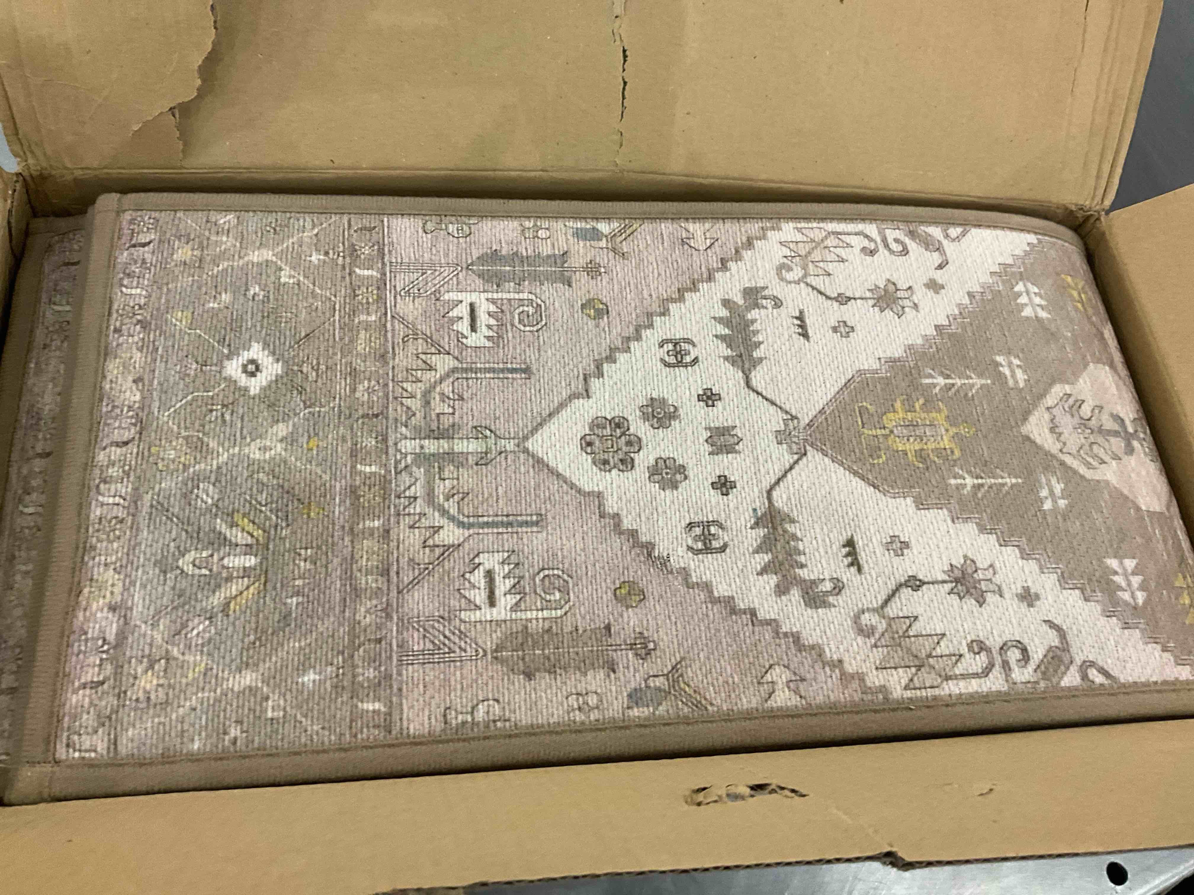 https://s3.amazonaws.com/lotting-images-prod/BargainHunt/EXS01019413_1709213054578.jpeg