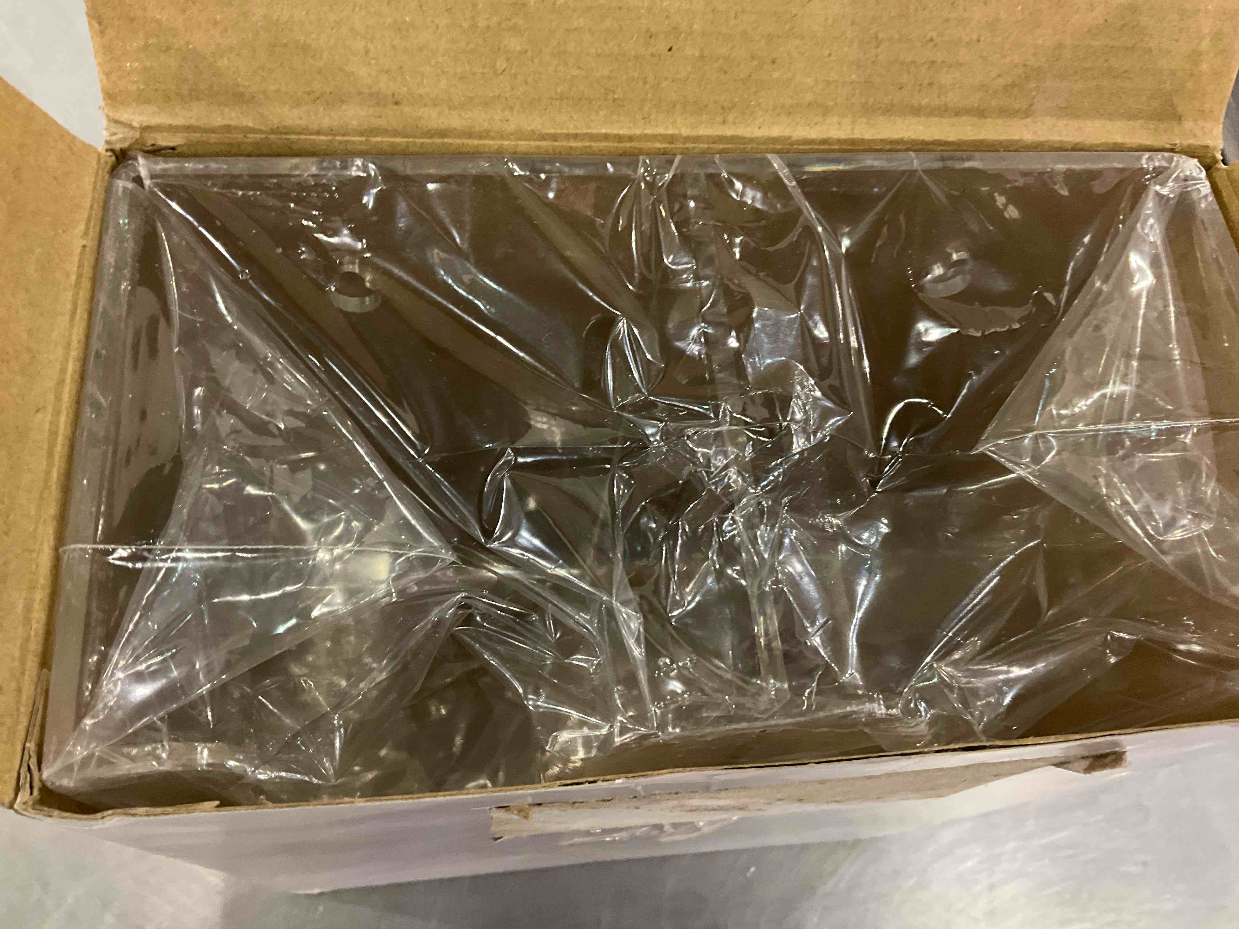 https://s3.amazonaws.com/lotting-images-prod/BargainHunt/EXS01019414_1709211225717.jpeg