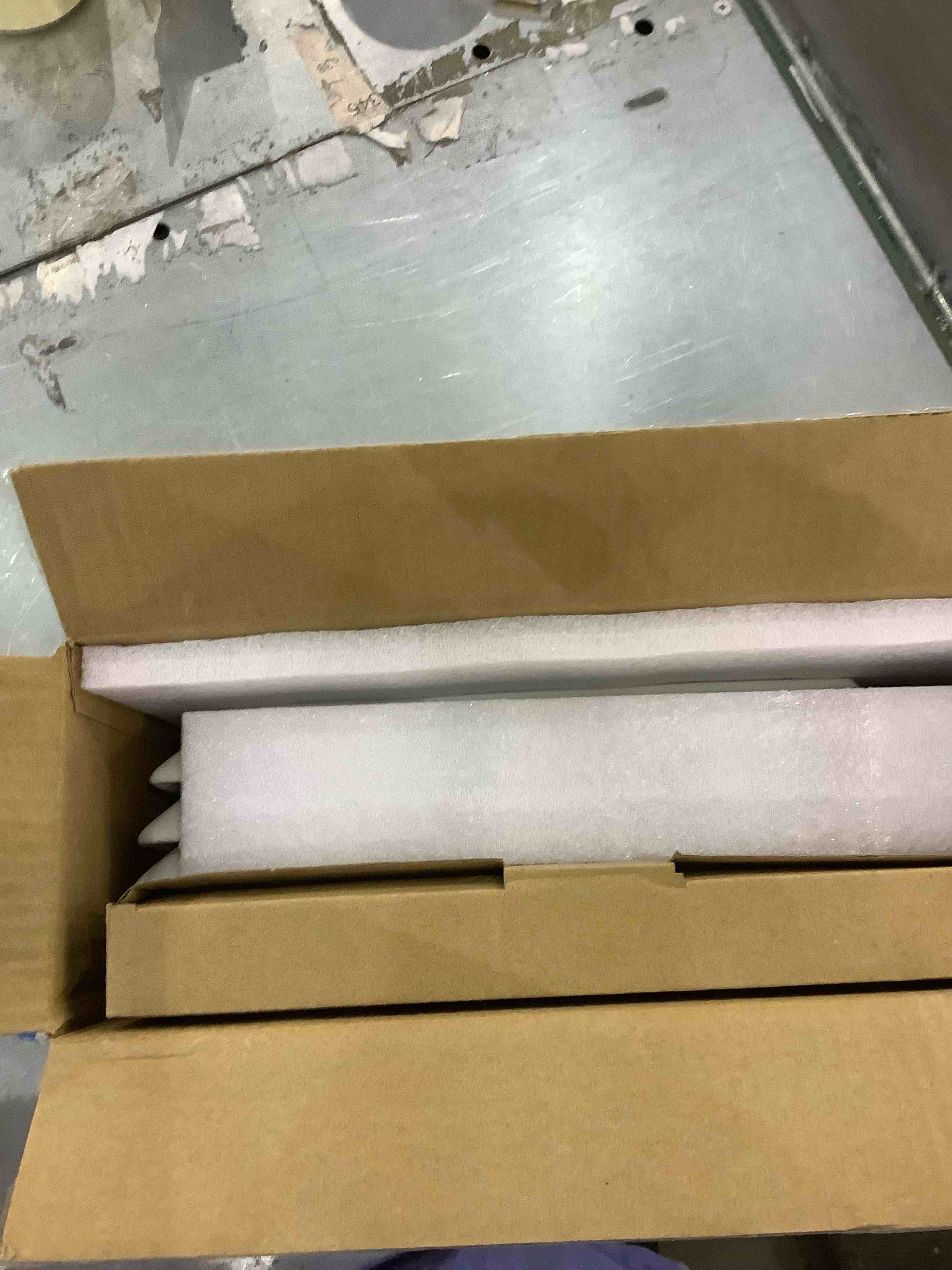 https://s3.amazonaws.com/lotting-images-prod/BargainHunt/EXS01019581_1707222736837.jpeg