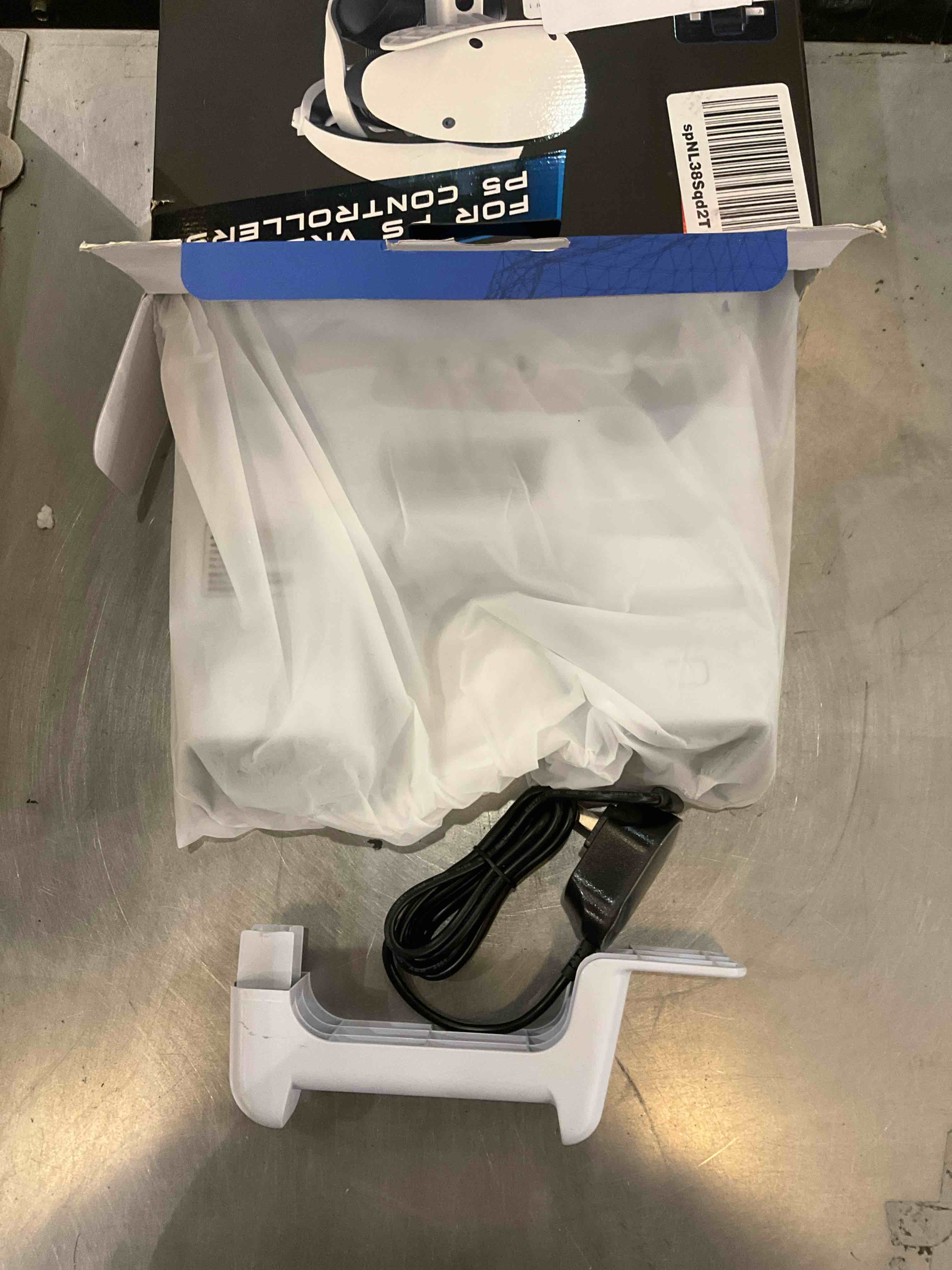 https://s3.amazonaws.com/lotting-images-prod/BargainHunt/EXS01019794_1707934267004.jpeg