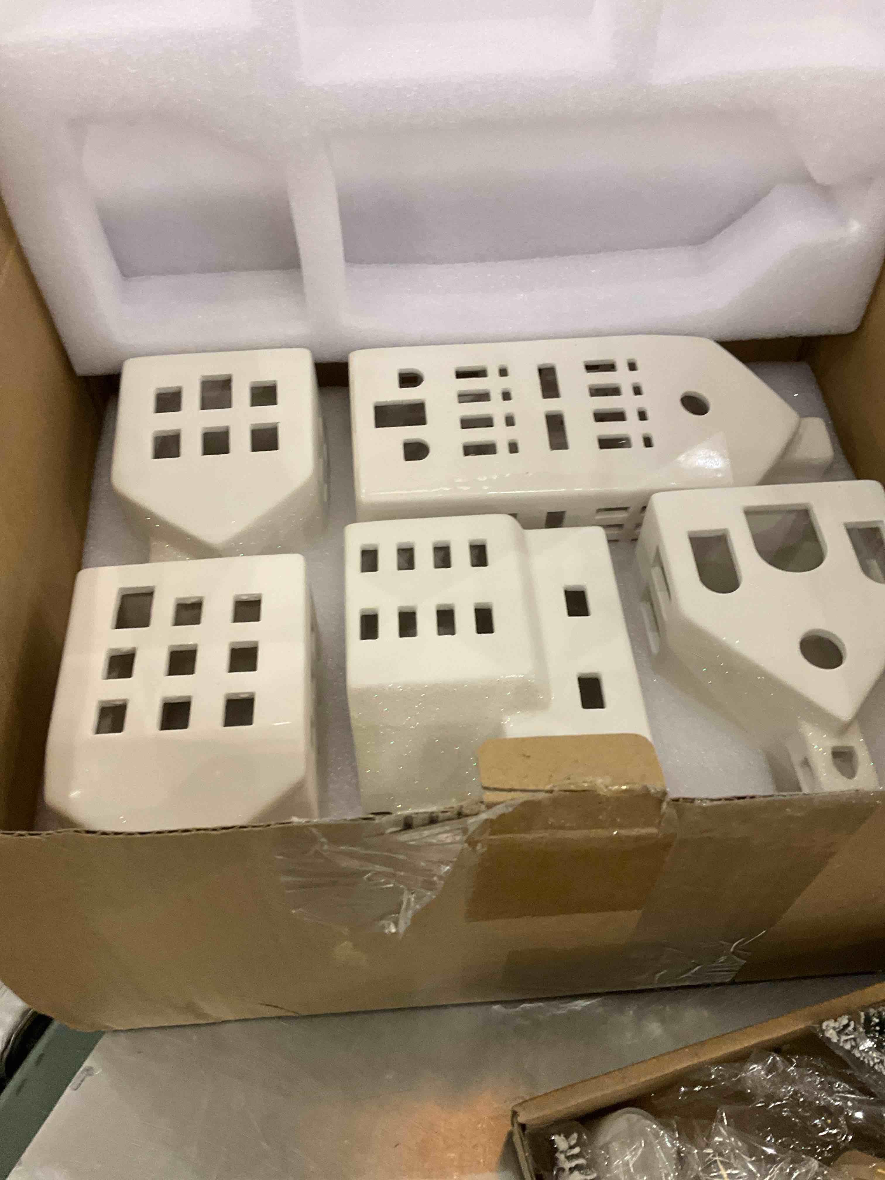https://s3.amazonaws.com/lotting-images-prod/BargainHunt/EXS01019795_1707335838326.jpeg