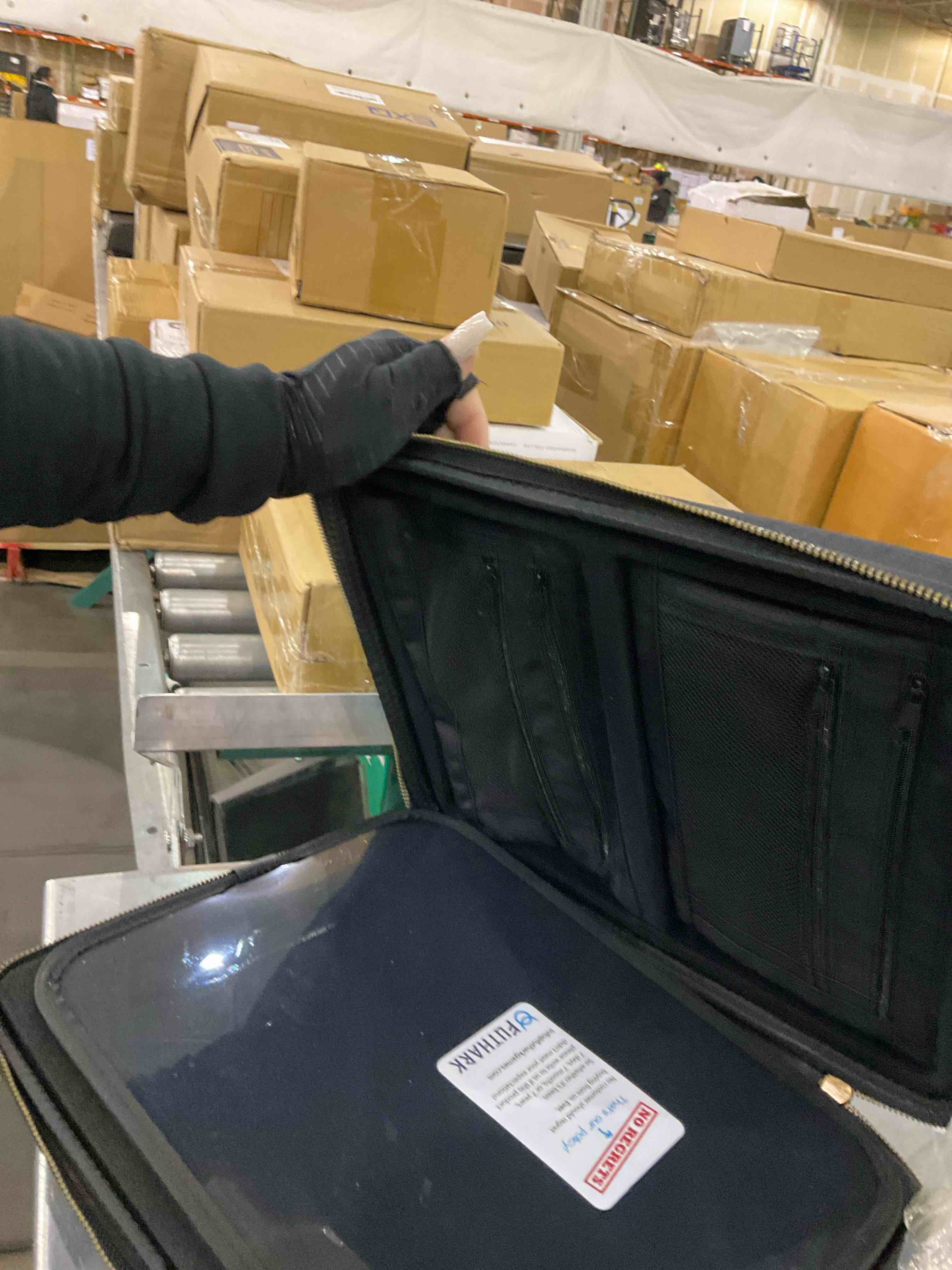https://s3.amazonaws.com/lotting-images-prod/BargainHunt/EXS01020029_1708087130861.jpeg