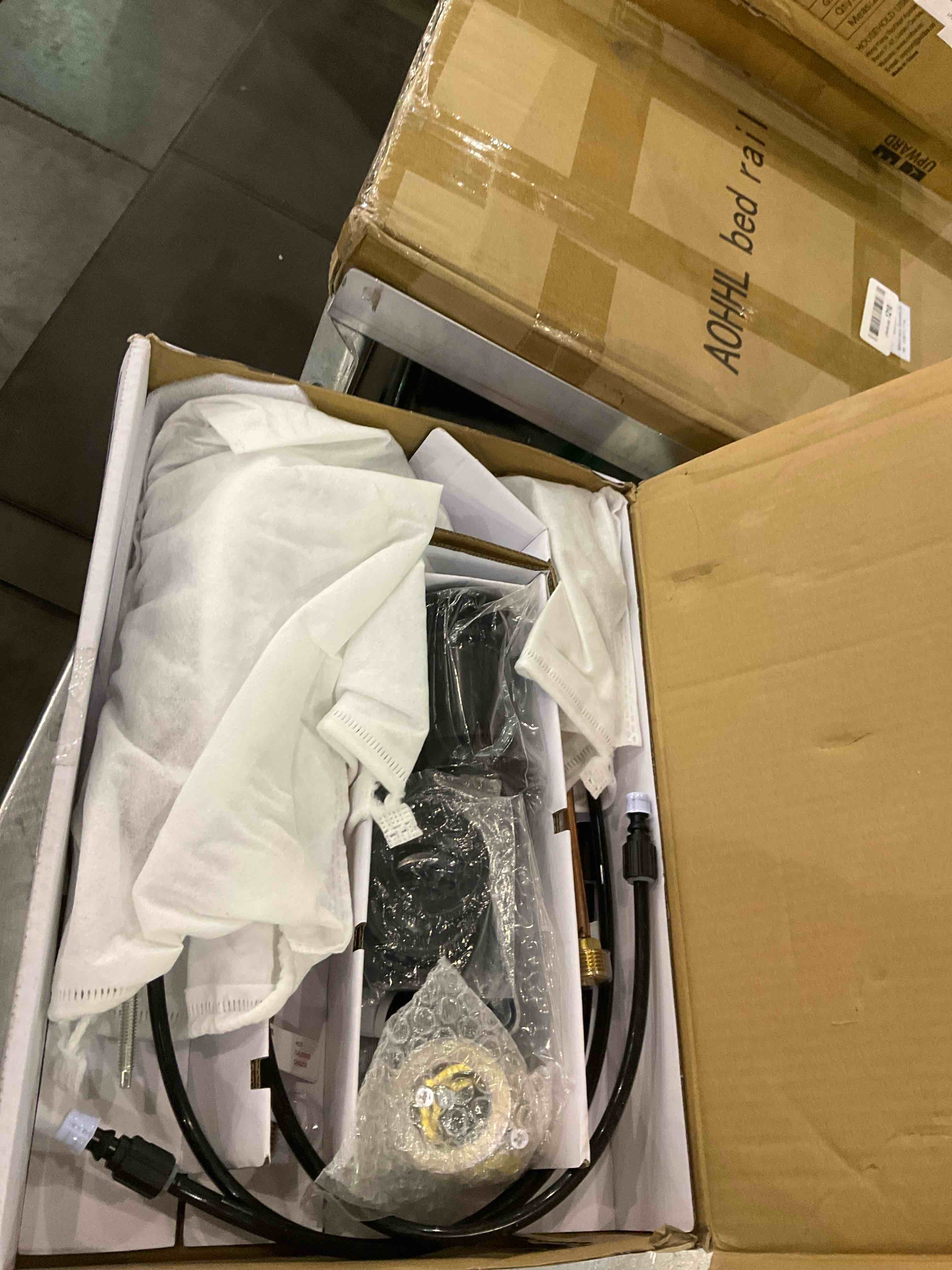 https://s3.amazonaws.com/lotting-images-prod/BargainHunt/EXS01020032_1708087426554.jpeg