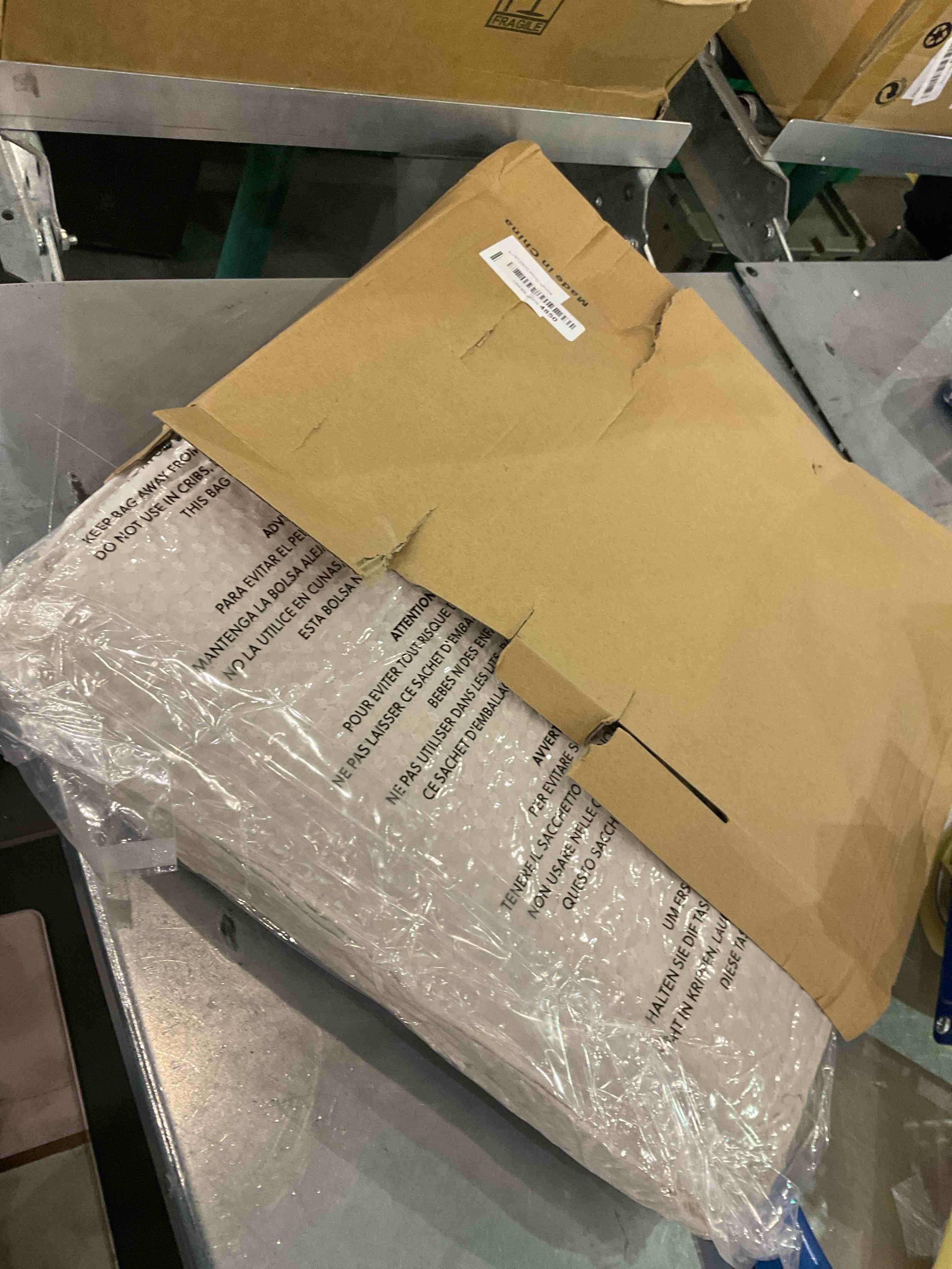 https://s3.amazonaws.com/lotting-images-prod/BargainHunt/EXS01020118_1708347075044.jpeg