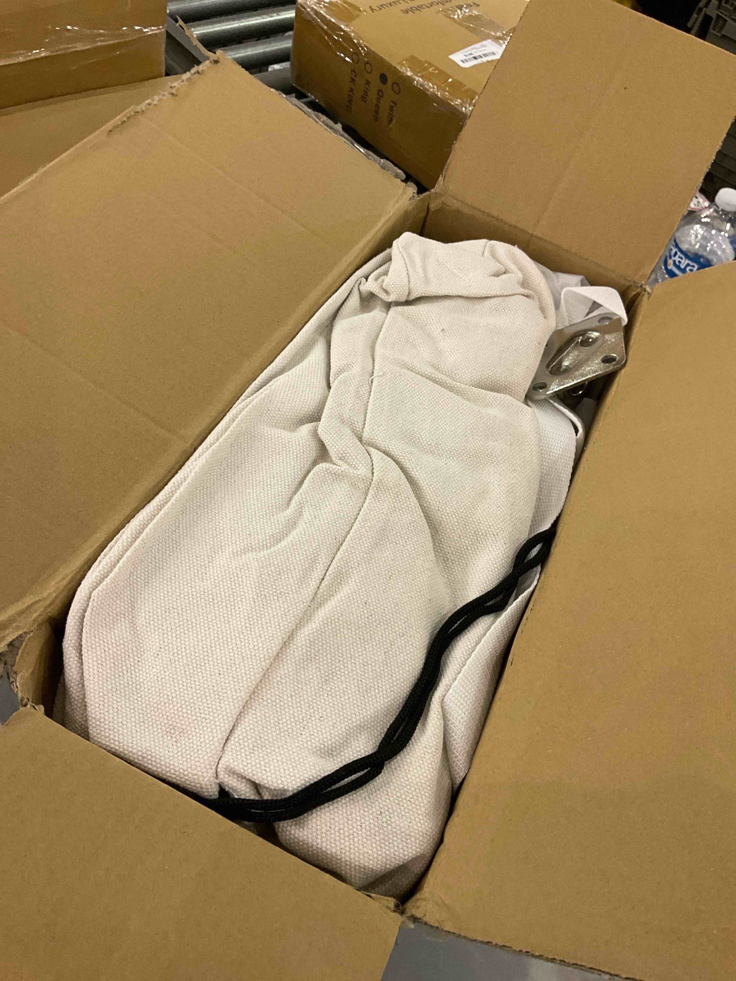 https://s3.amazonaws.com/lotting-images-prod/BargainHunt/EXS01020145_1708350170861.jpeg