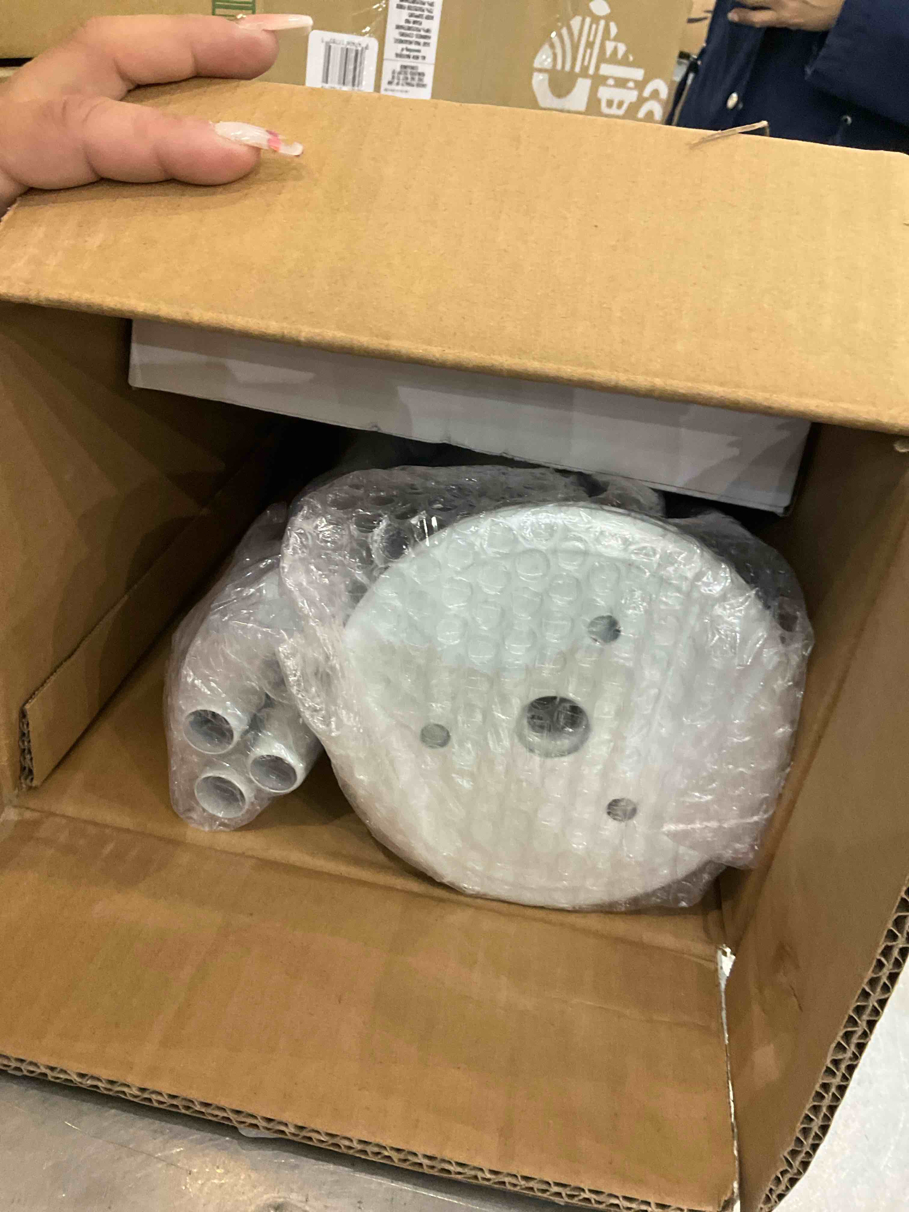 https://s3.amazonaws.com/lotting-images-prod/BargainHunt/EXS01020174_1708354615413.jpeg