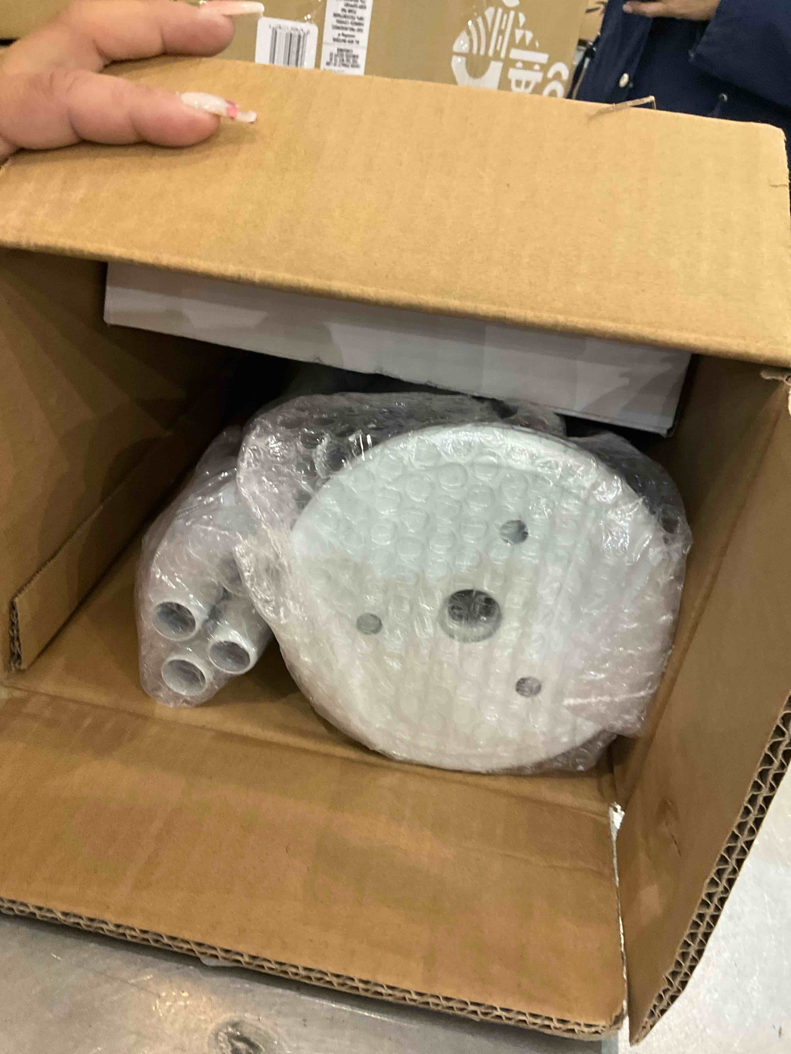 https://s3.amazonaws.com/lotting-images-prod/BargainHunt/EXS01020174_1708354616479.jpeg