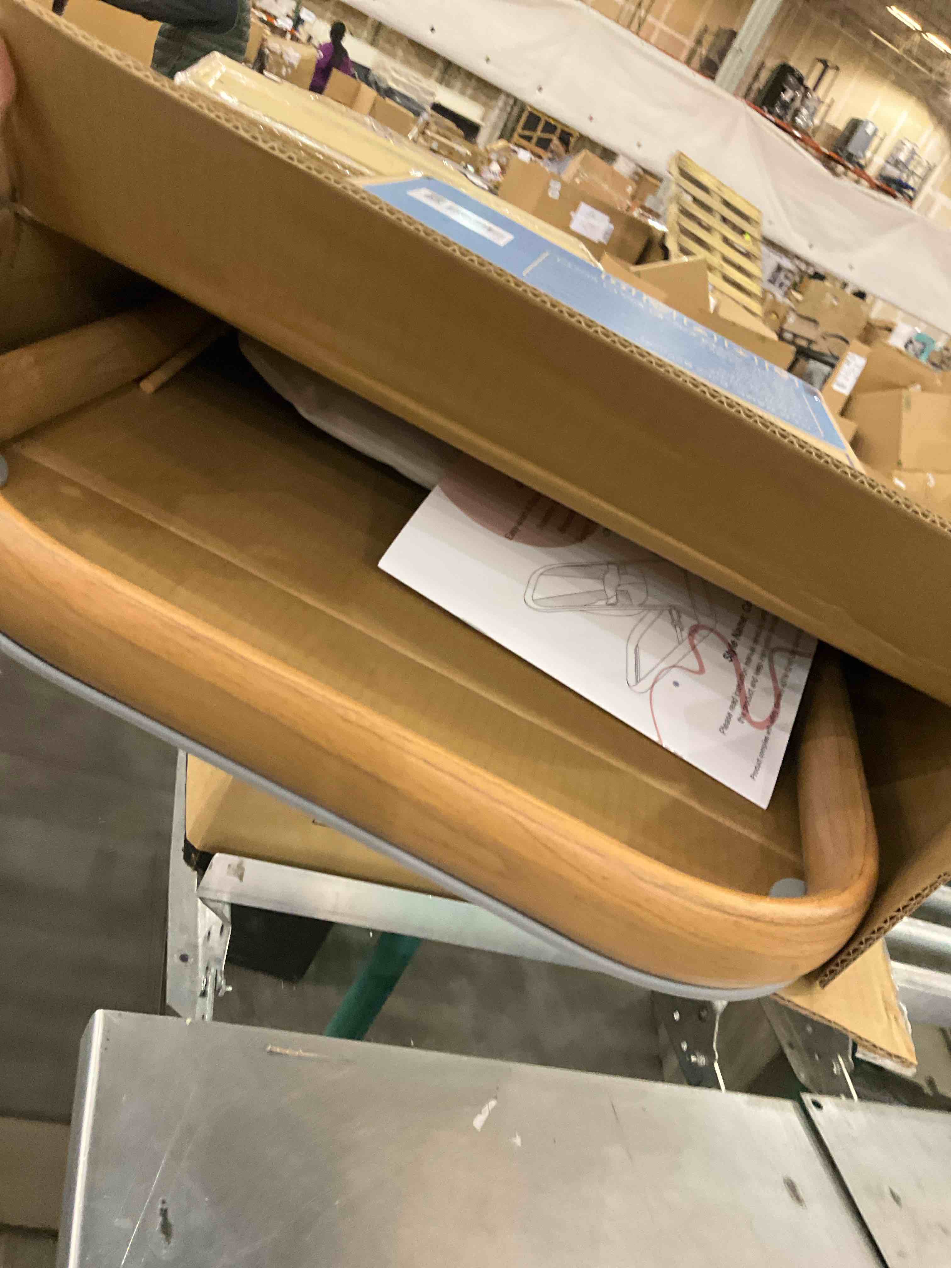 https://s3.amazonaws.com/lotting-images-prod/BargainHunt/EXS01020188_1708355900255.jpeg
