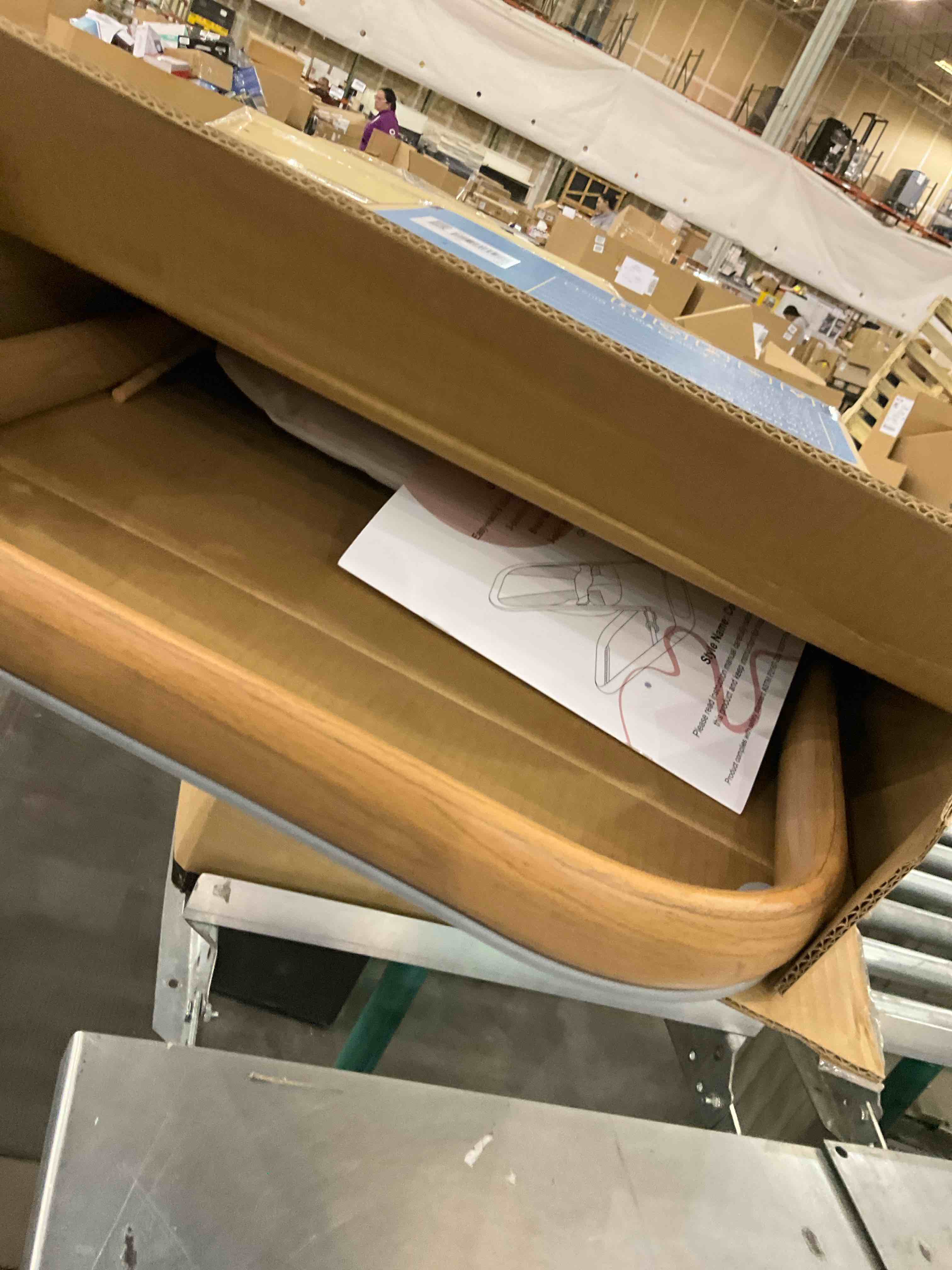 https://s3.amazonaws.com/lotting-images-prod/BargainHunt/EXS01020188_1708355901512.jpeg