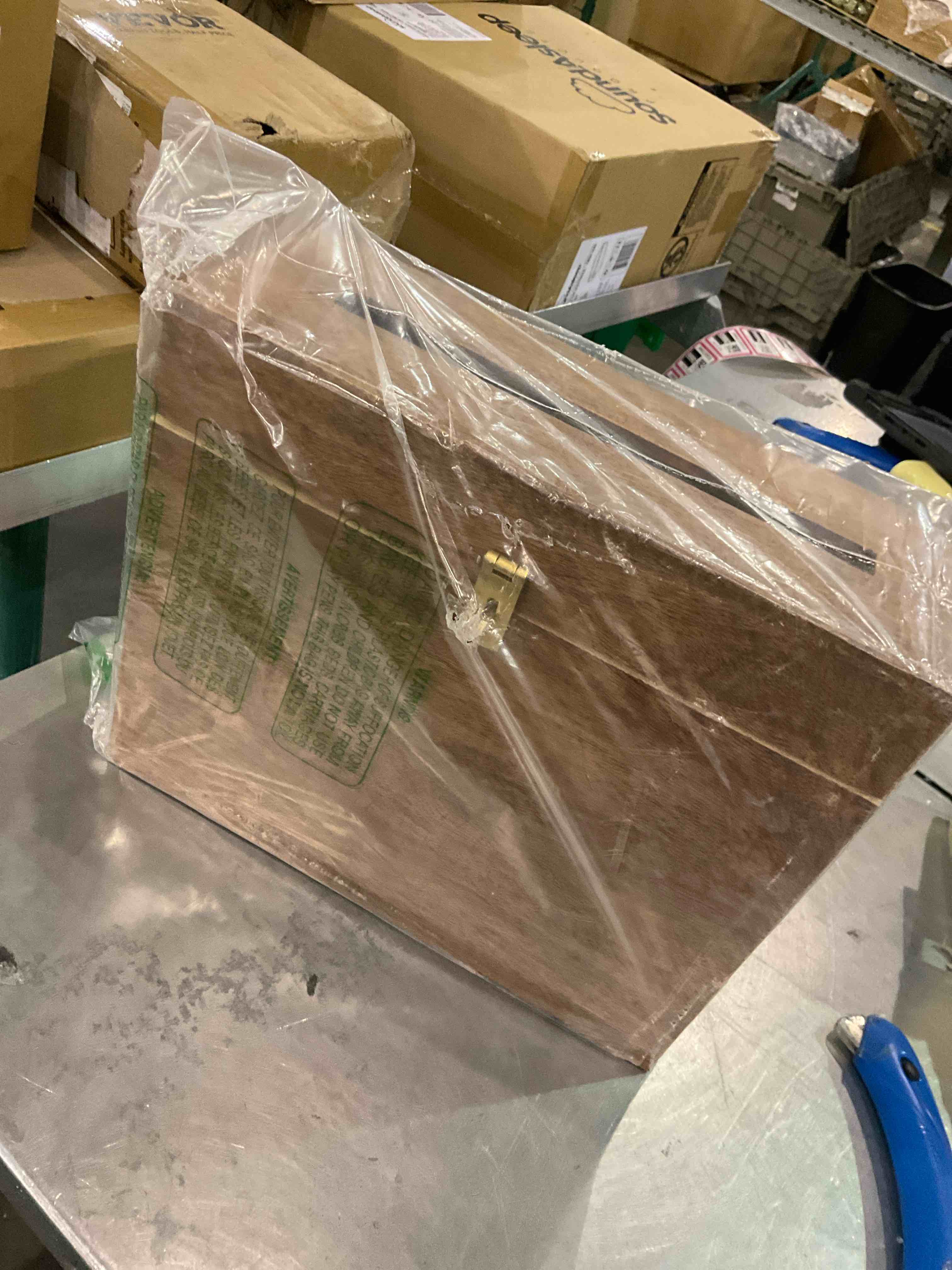 https://s3.amazonaws.com/lotting-images-prod/BargainHunt/EXS01020369_1708432473345.jpeg