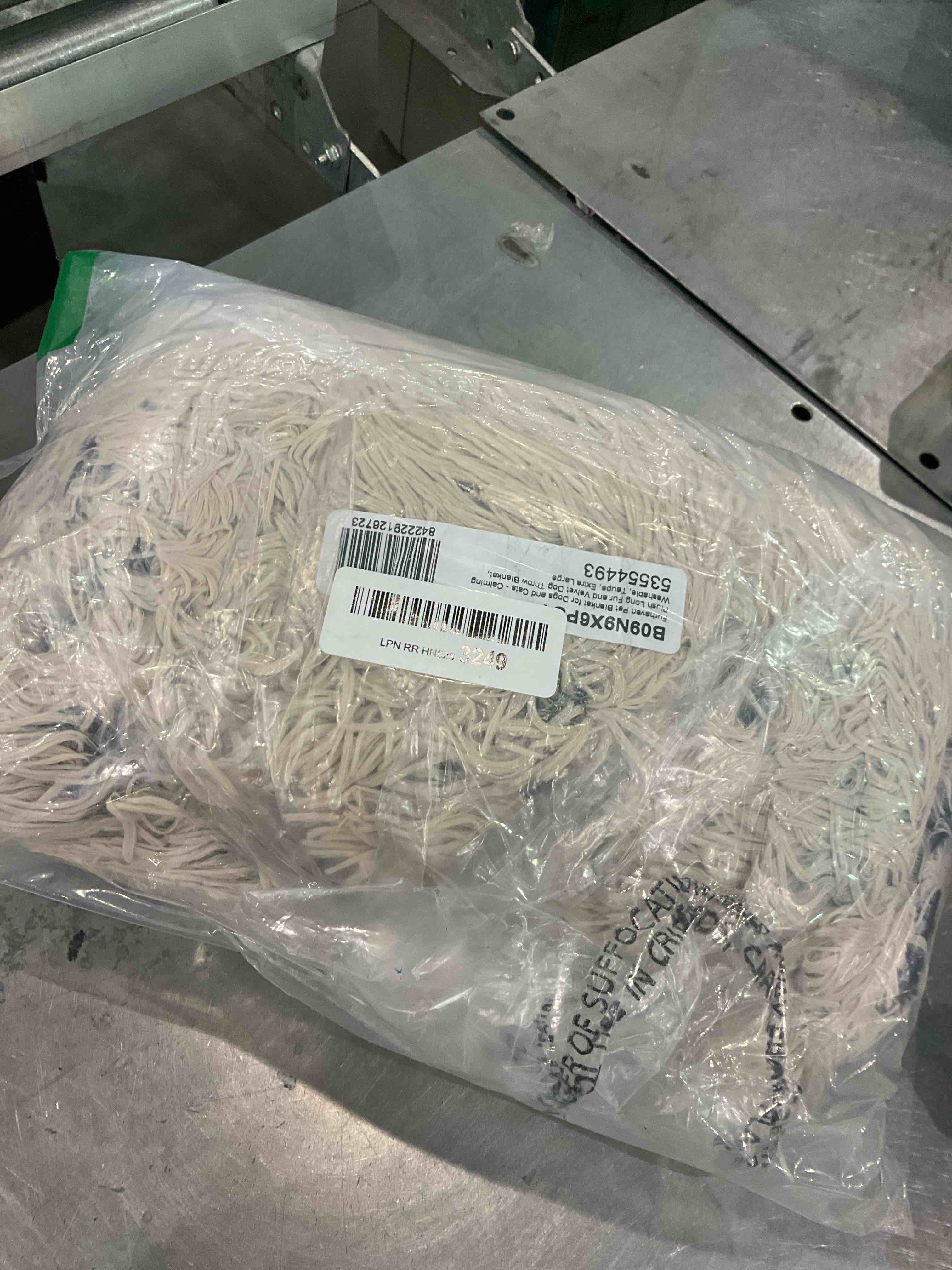 https://s3.amazonaws.com/lotting-images-prod/BargainHunt/EXS01020378_1708433004974.jpeg