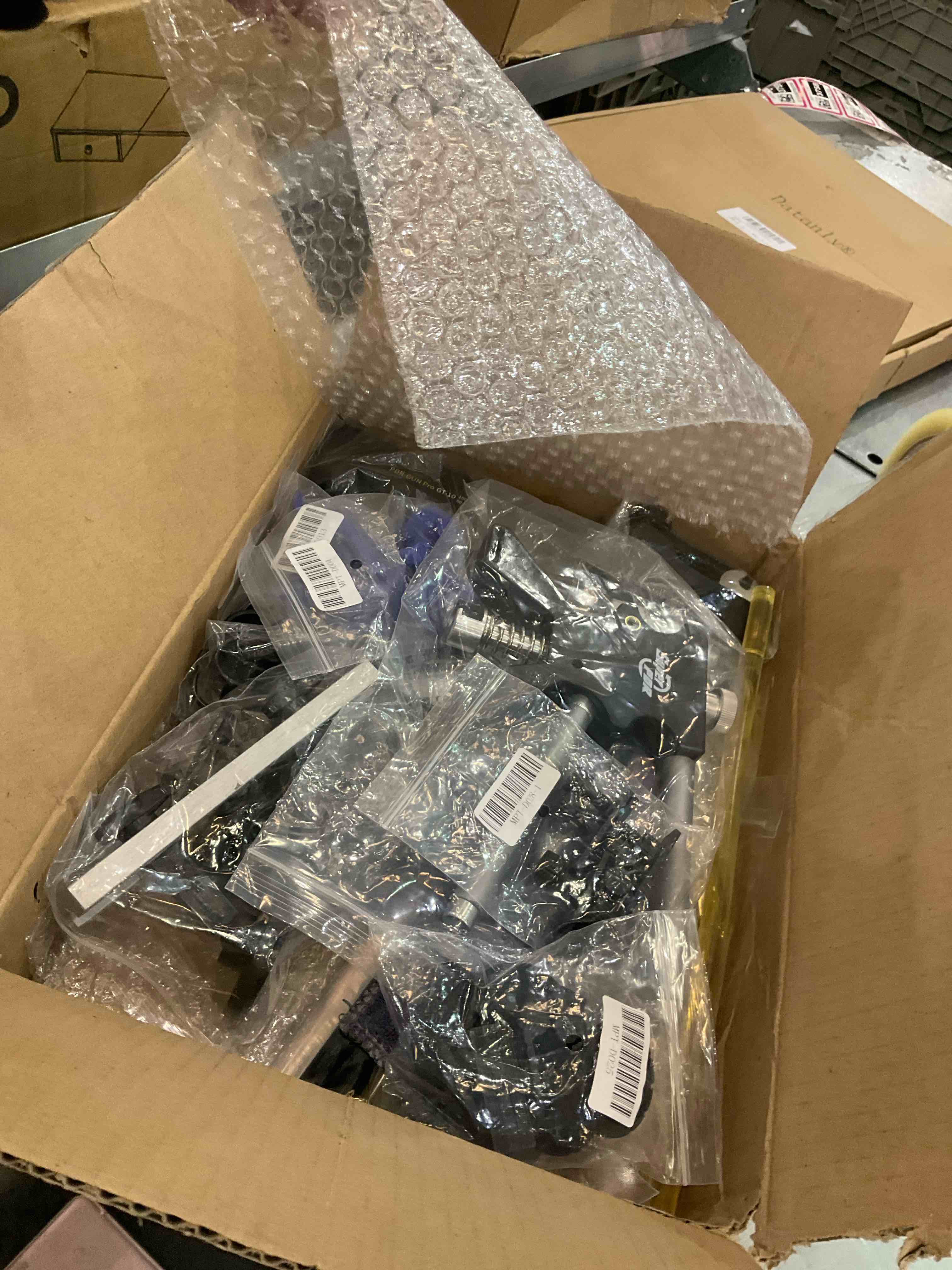 https://s3.amazonaws.com/lotting-images-prod/BargainHunt/EXS01020494_1708451845145.jpeg