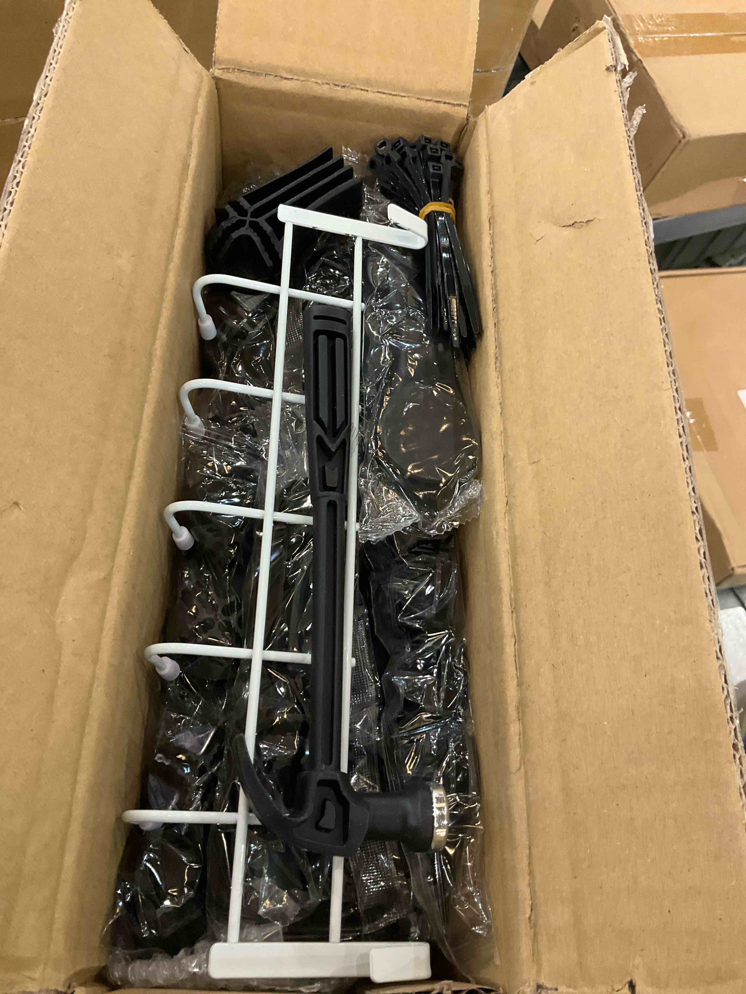https://s3.amazonaws.com/lotting-images-prod/BargainHunt/EXS01020495_1708451897557.jpeg