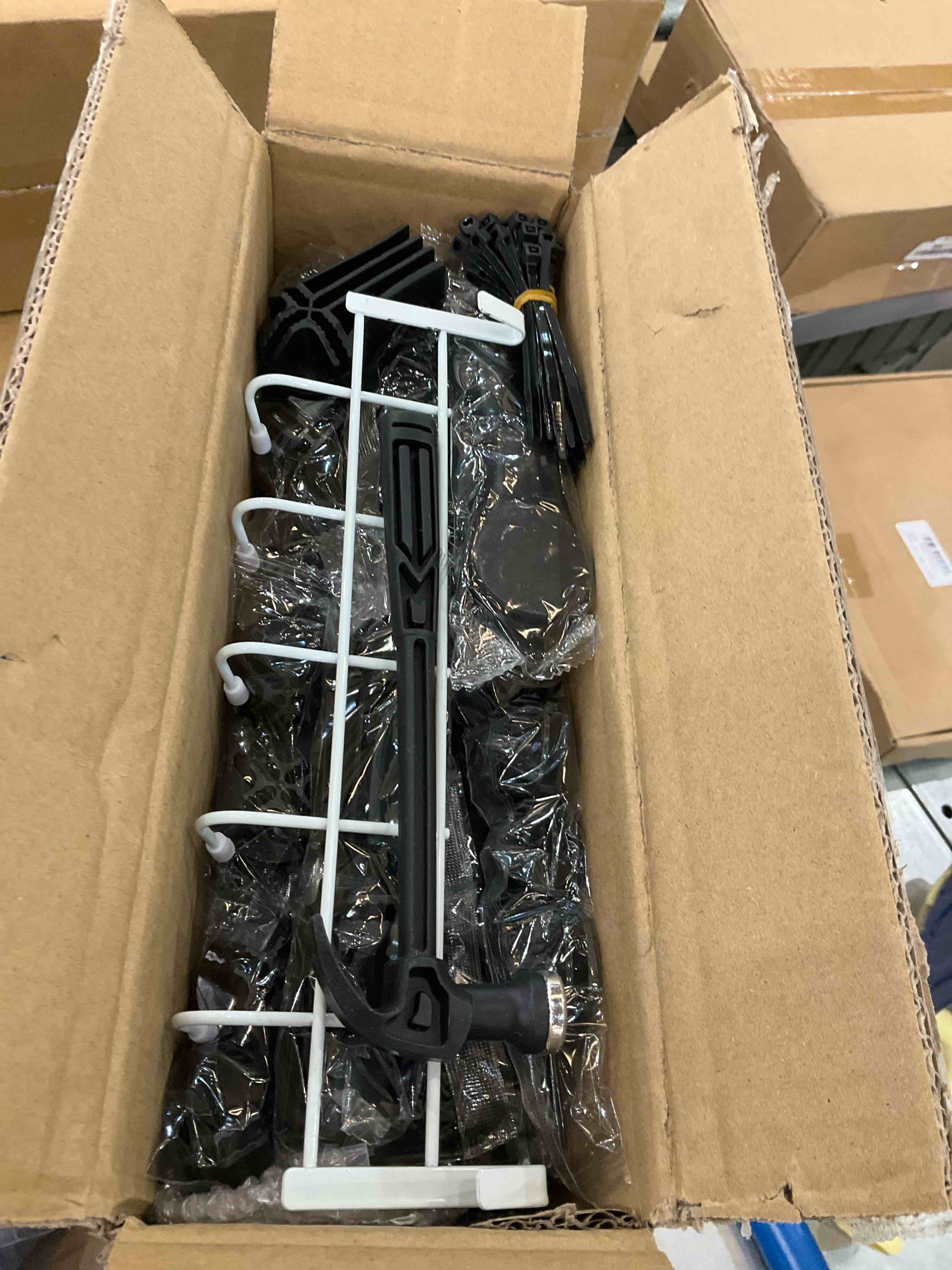 https://s3.amazonaws.com/lotting-images-prod/BargainHunt/EXS01020495_1708451898728.jpeg