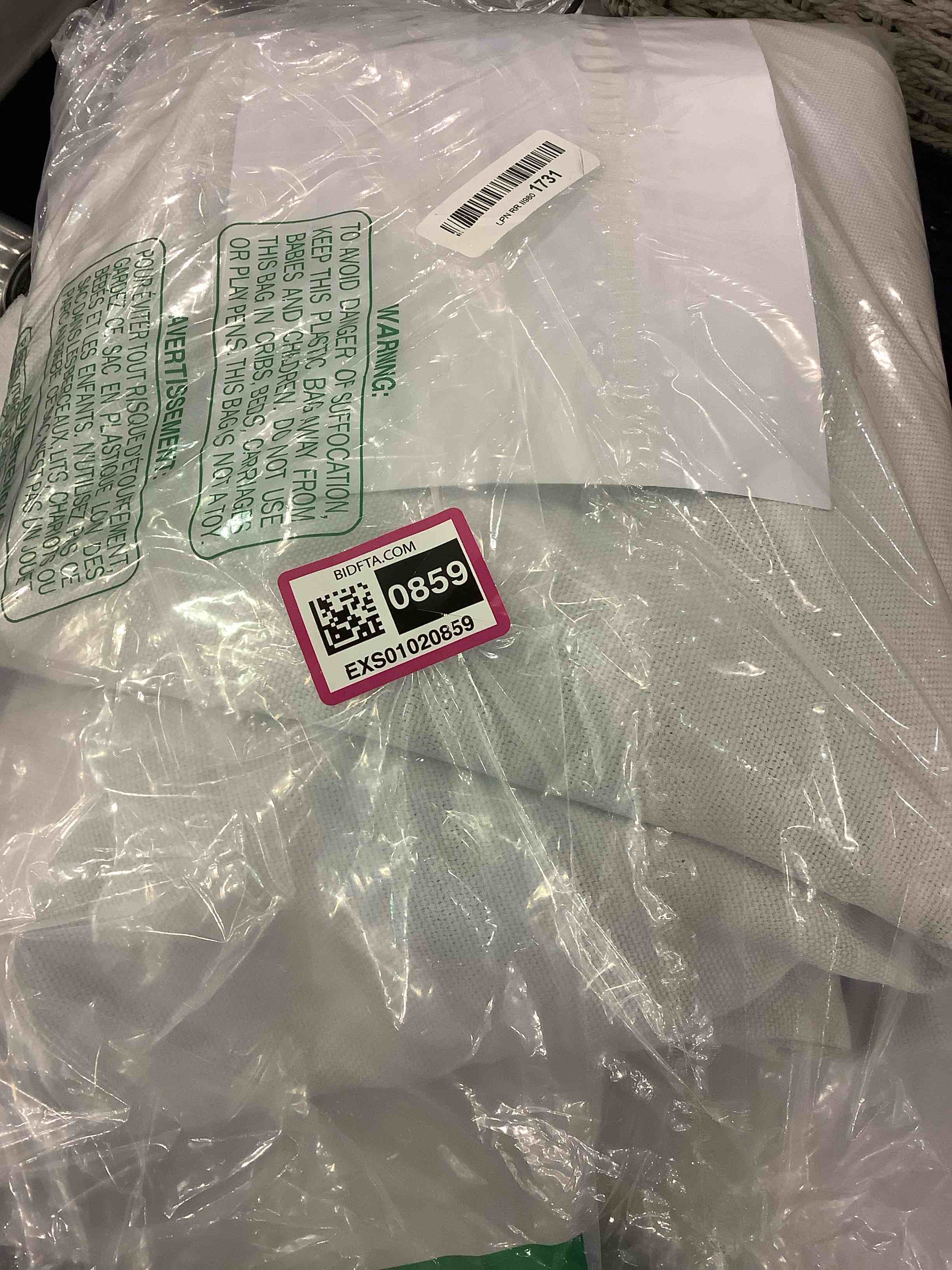 https://s3.amazonaws.com/lotting-images-prod/BargainHunt/EXS01020859_1707829832019.jpeg