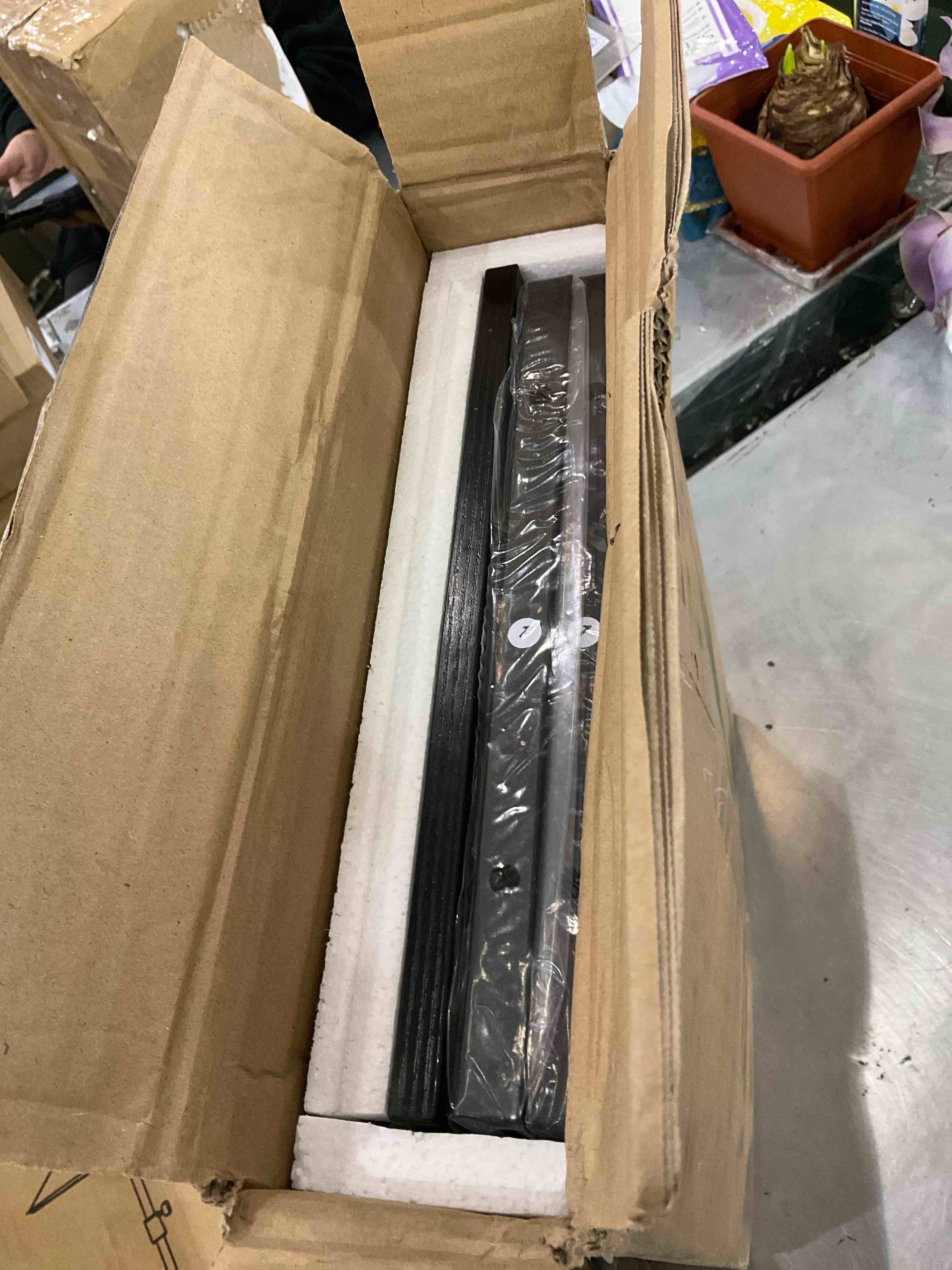 https://s3.amazonaws.com/lotting-images-prod/BargainHunt/EXS01021094_1706817950891.jpeg