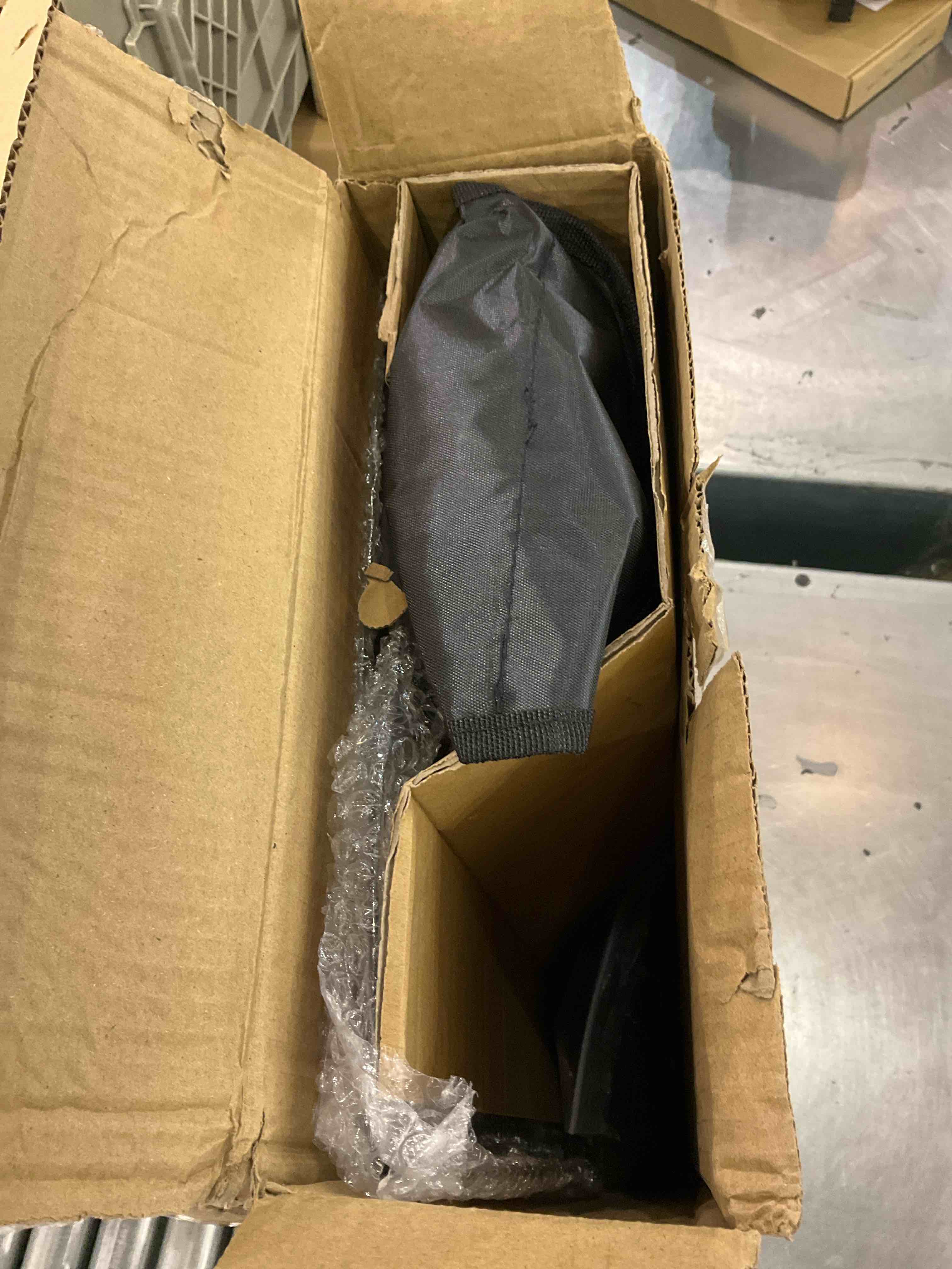 https://s3.amazonaws.com/lotting-images-prod/BargainHunt/EXS01021095_1706818028072.jpeg